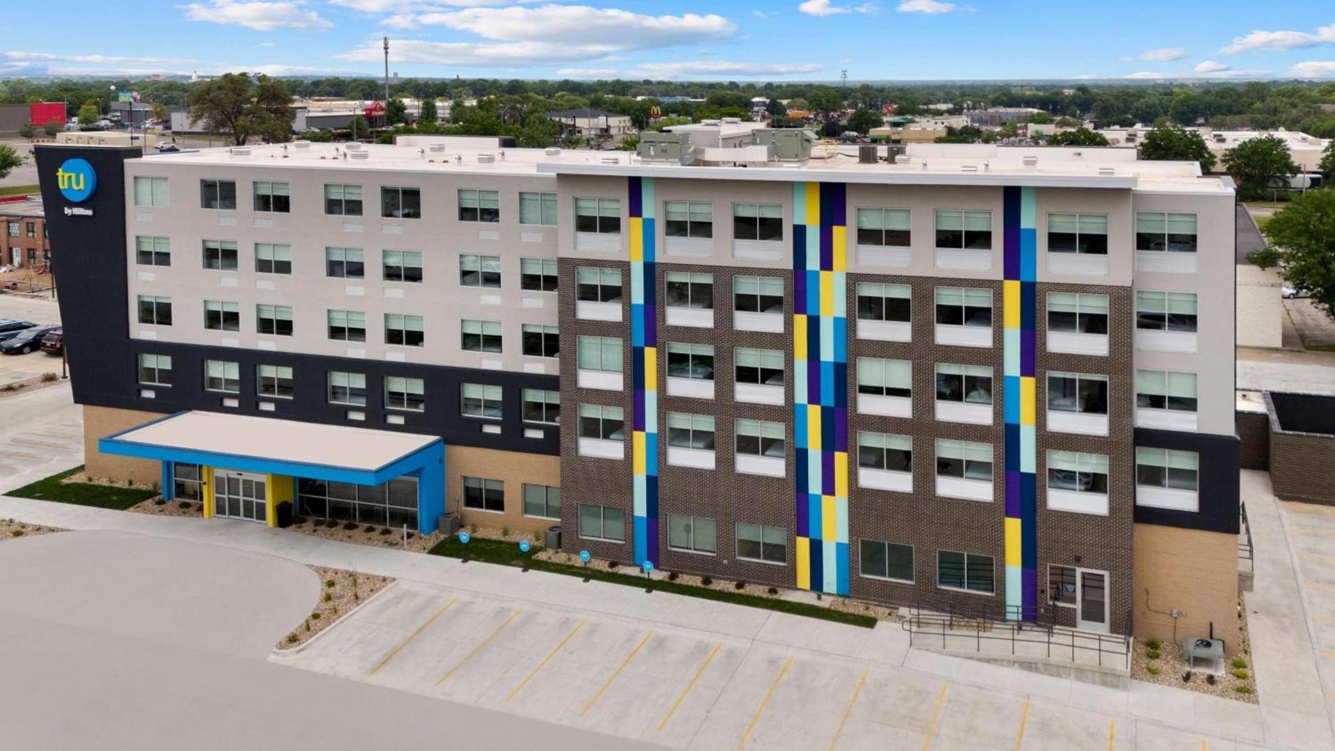 Tru By Hilton Lincoln East photo 4