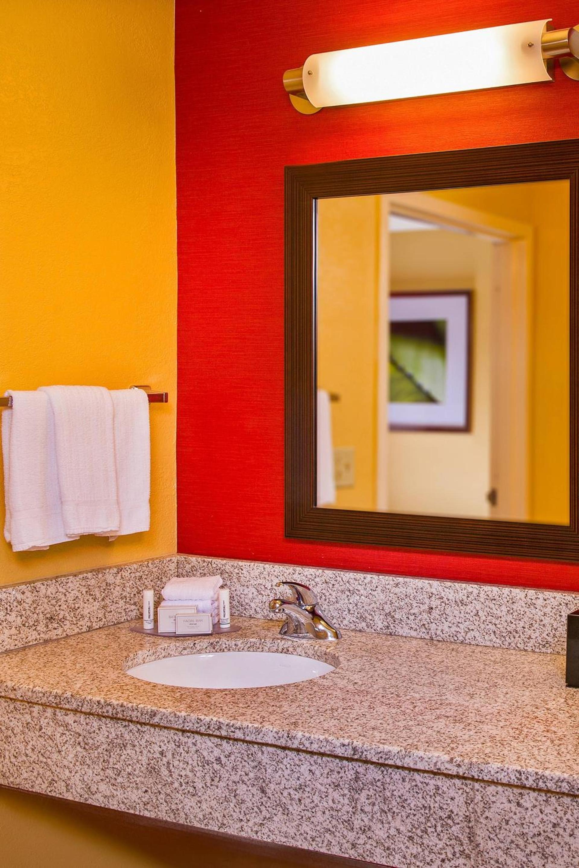 Courtyard by Marriott North Charleston Airport Coliseum photo 9