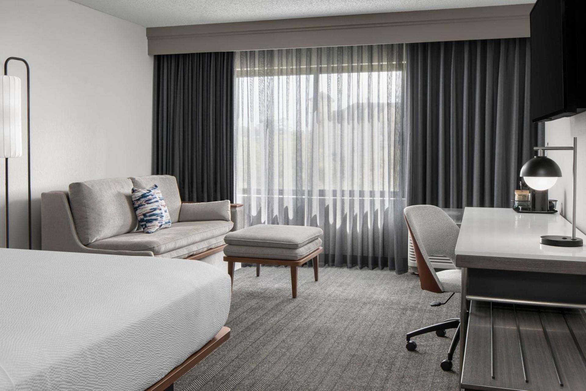 Courtyard by Marriott Jacksonville Butler Boulevard photo 8