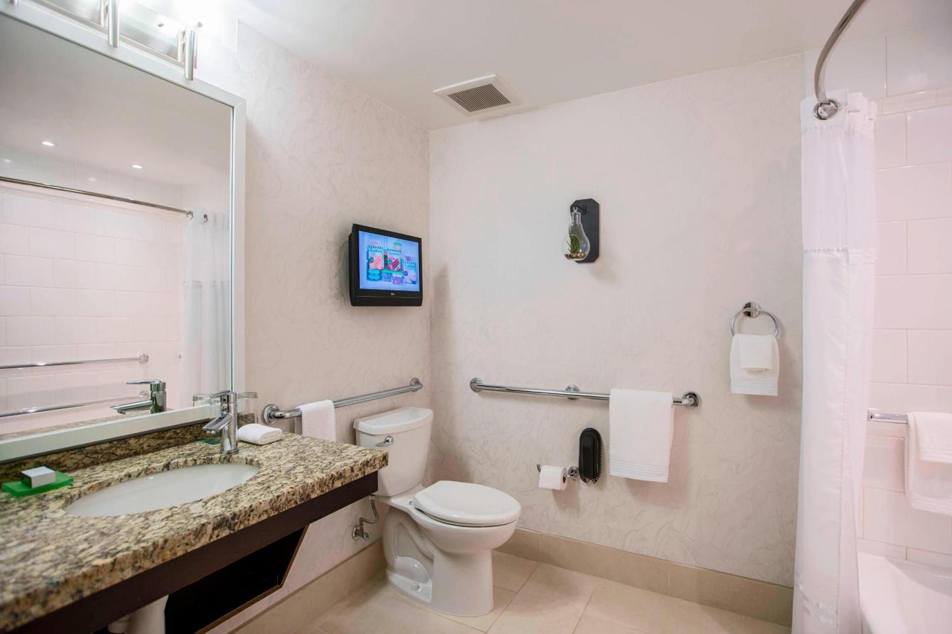 Renaissance Raleigh North Hills Hotel photo 40