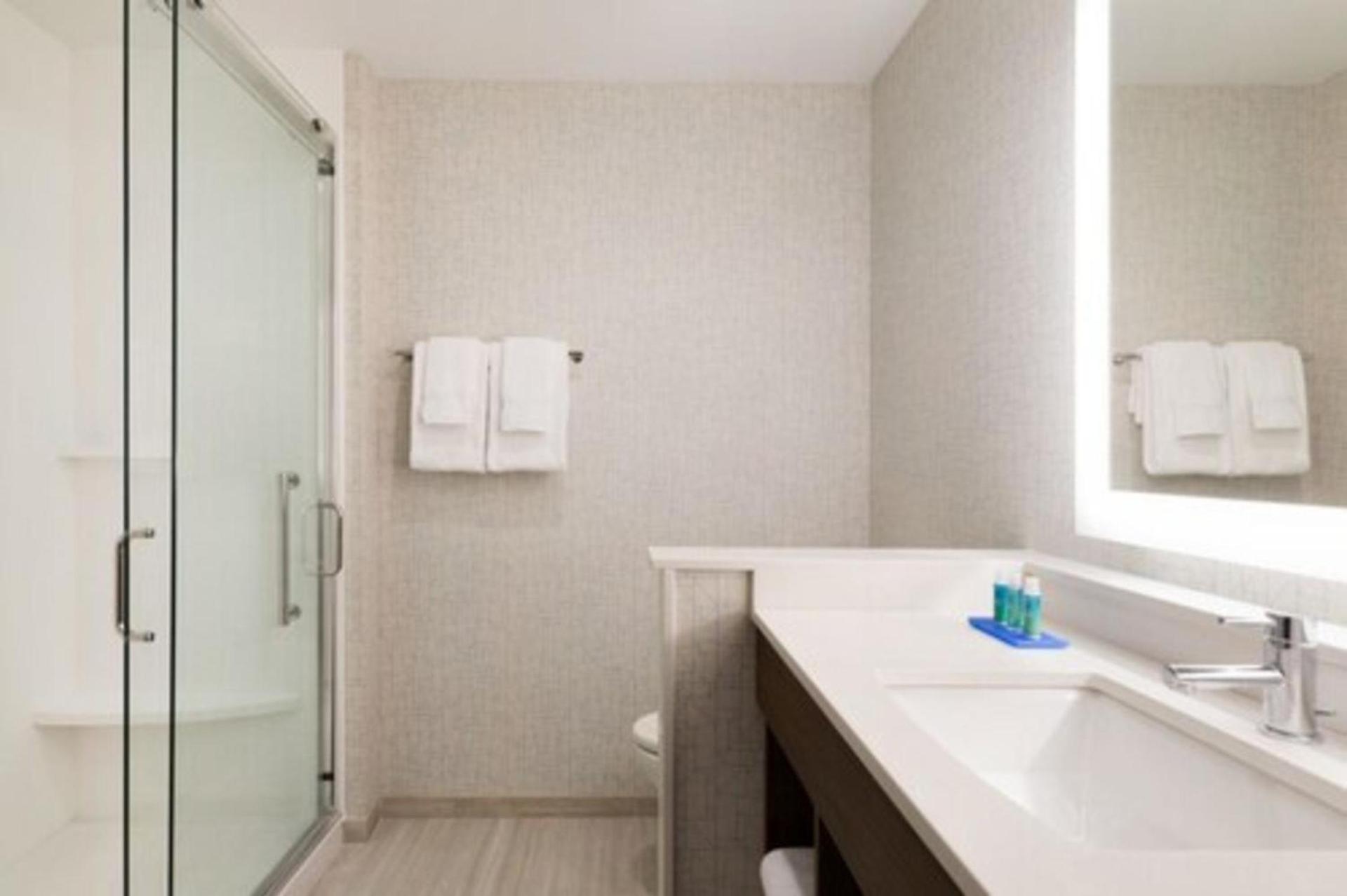 Holiday Inn Express & Suites - Cincinnati NE - Red Bank Road by IHG photo 23