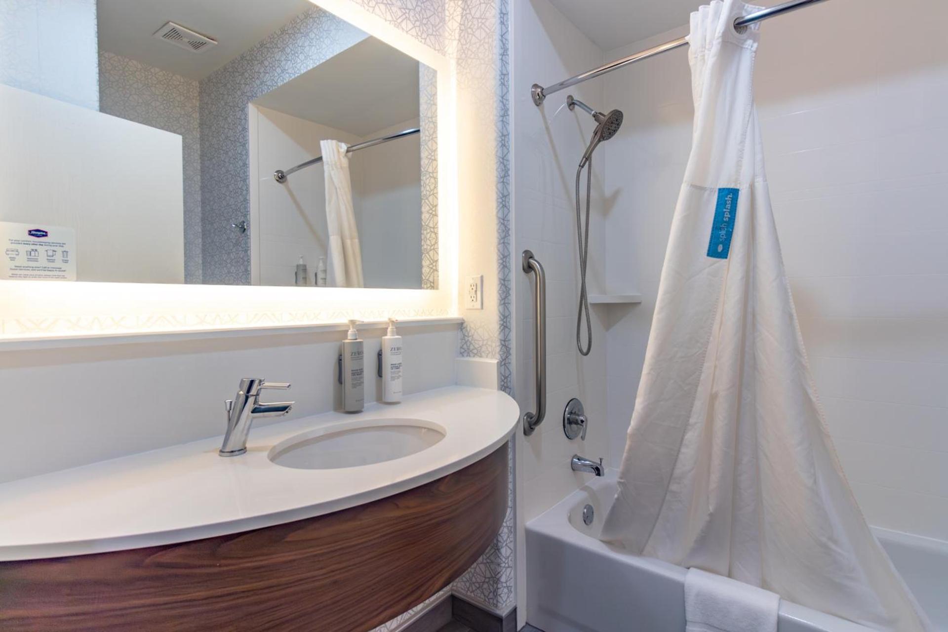 Hampton Inn & Suites Denton photo 51