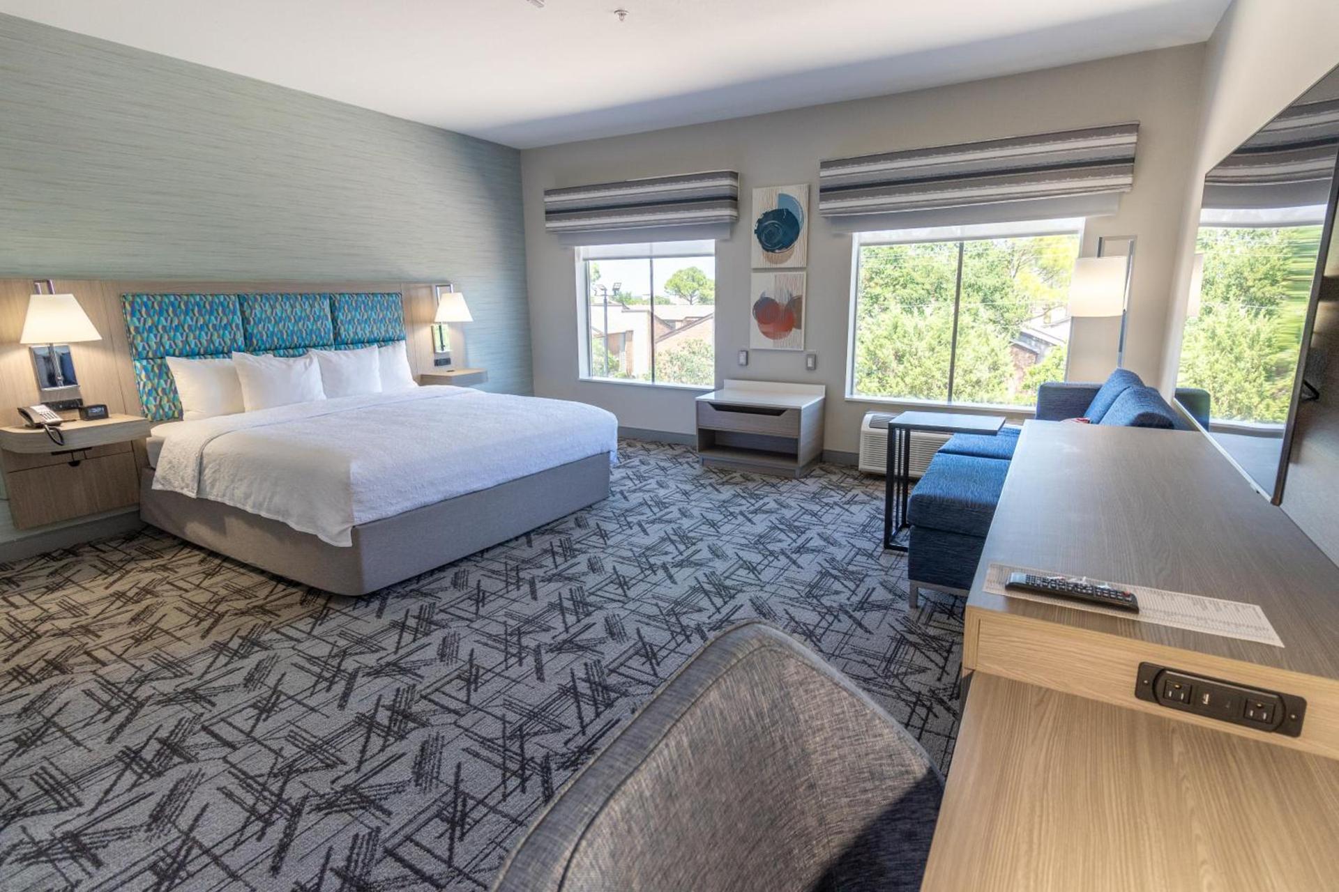 Hampton Inn & Suites Denton photo 53