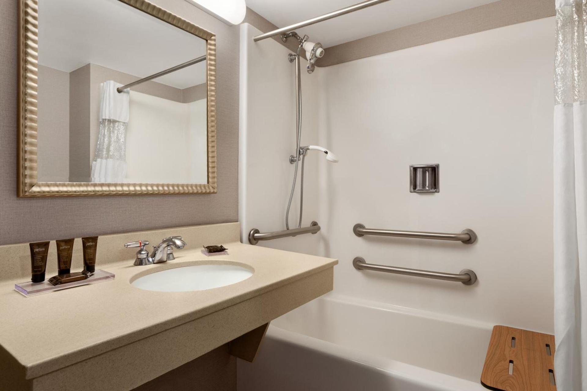 Wingate by Wyndham Bridgeport Clarksburg photo 43
