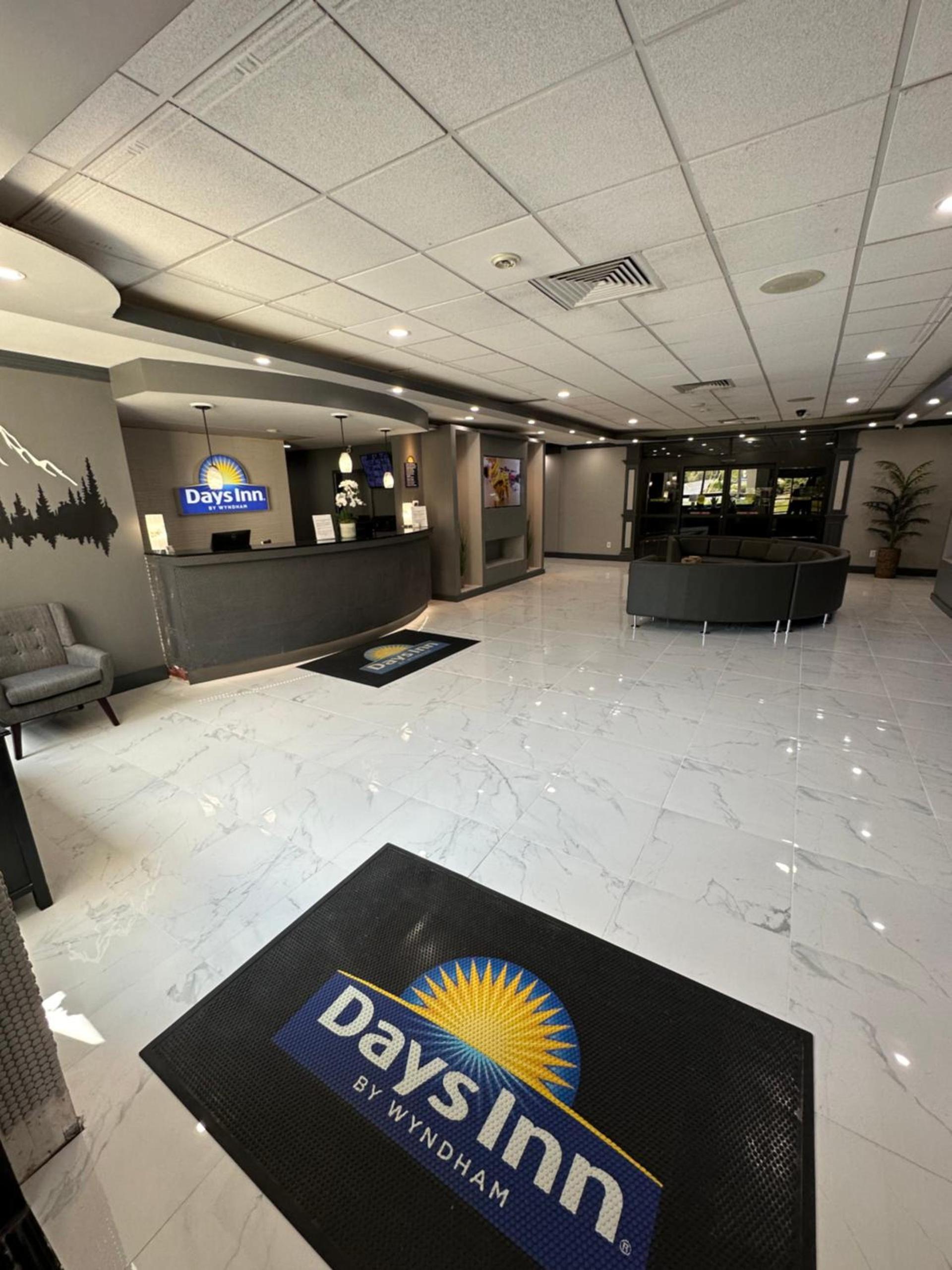 Days Inn by Wyndham Liberty Monticello photo 16