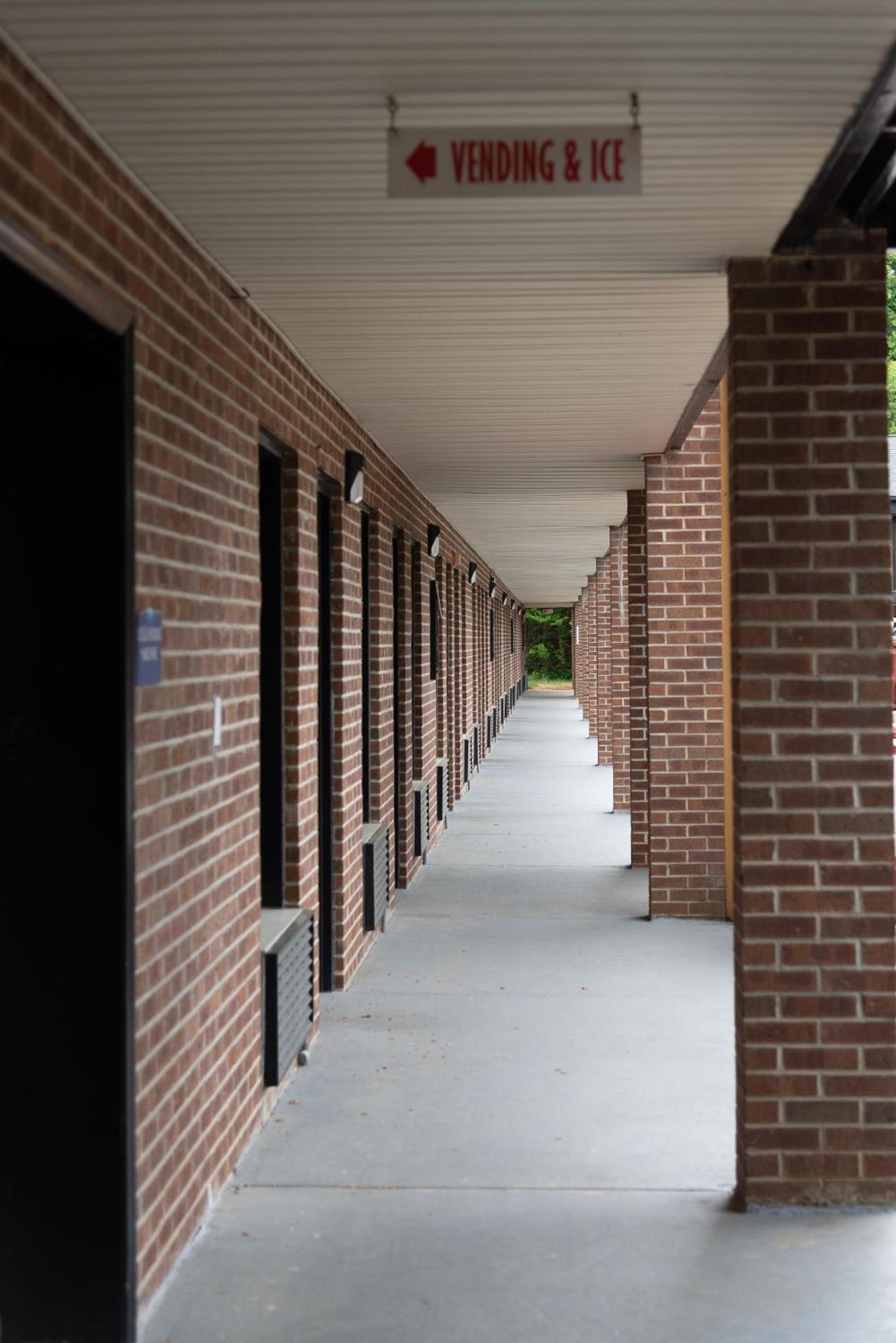 Columbus Inn and Suites photo 7