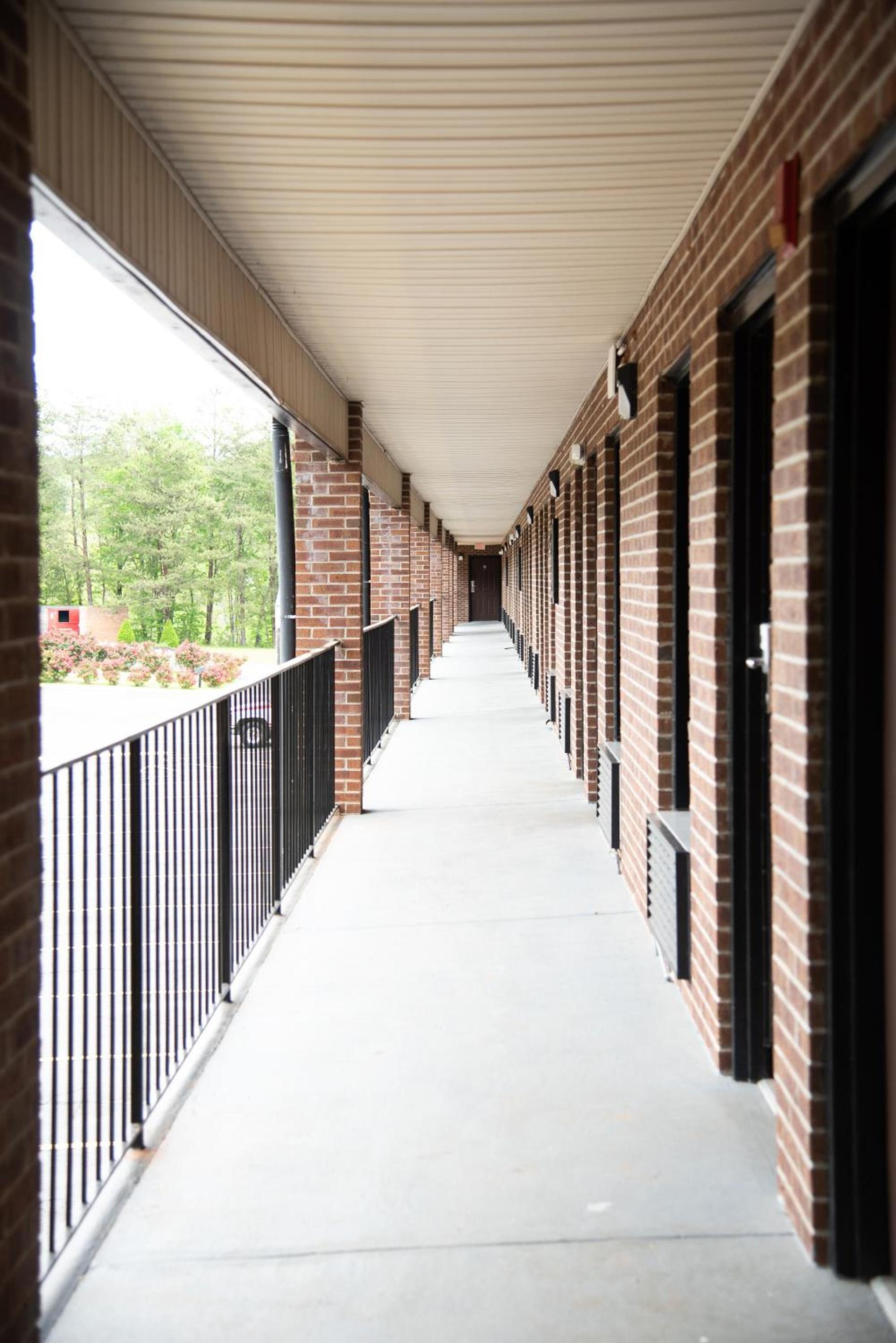 Columbus Inn and Suites photo 6
