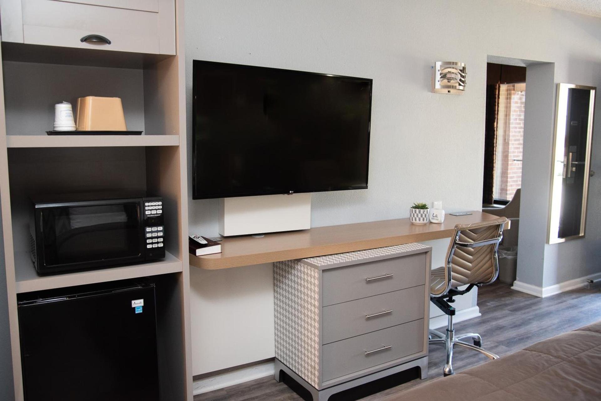 Columbus Inn and Suites photo 37