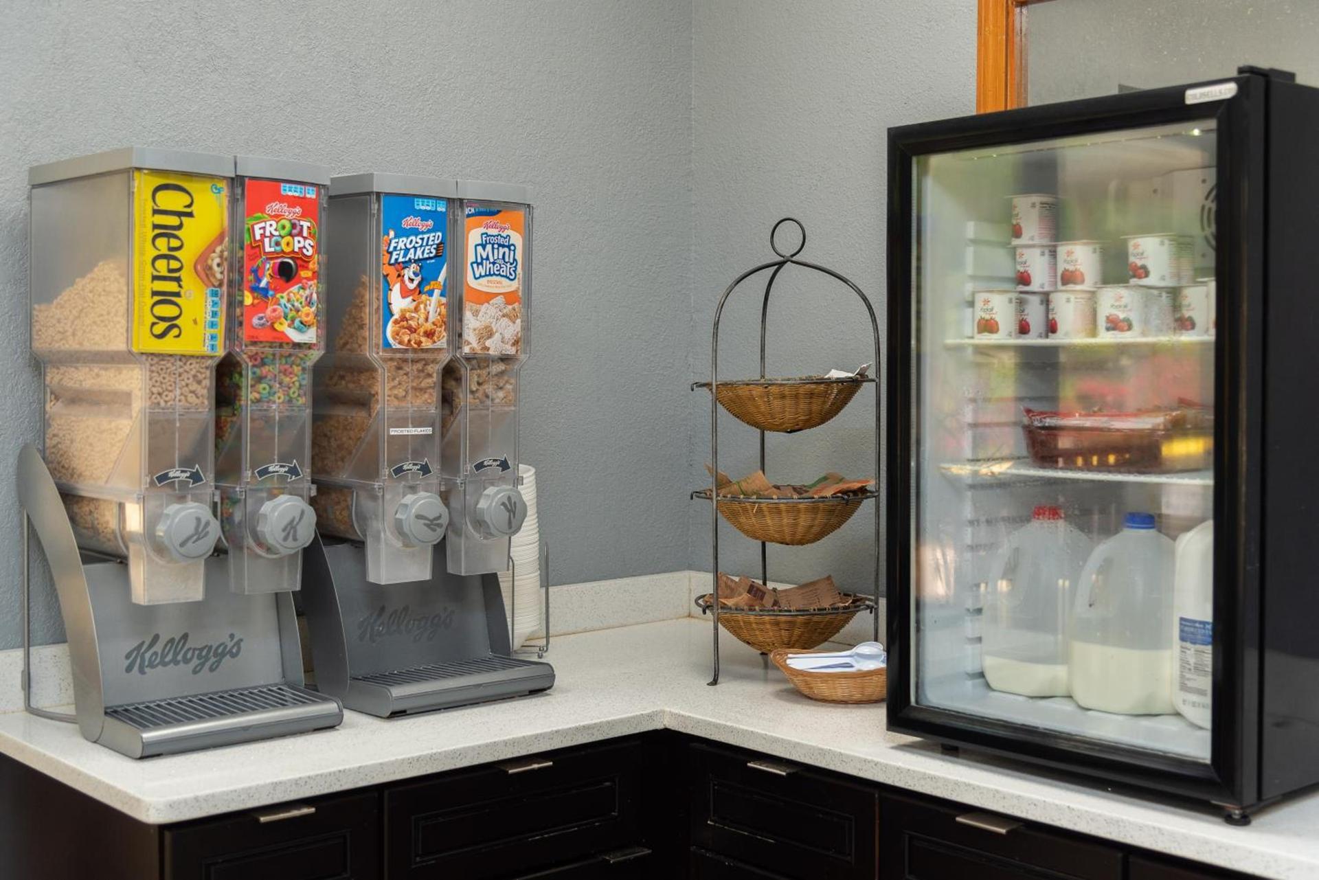 Columbus Inn and Suites photo 24