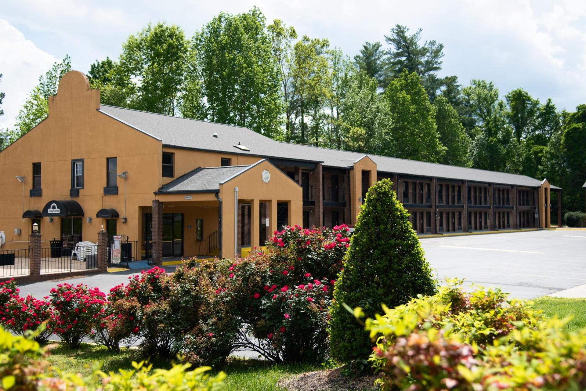 Columbus Inn and Suites photo 1