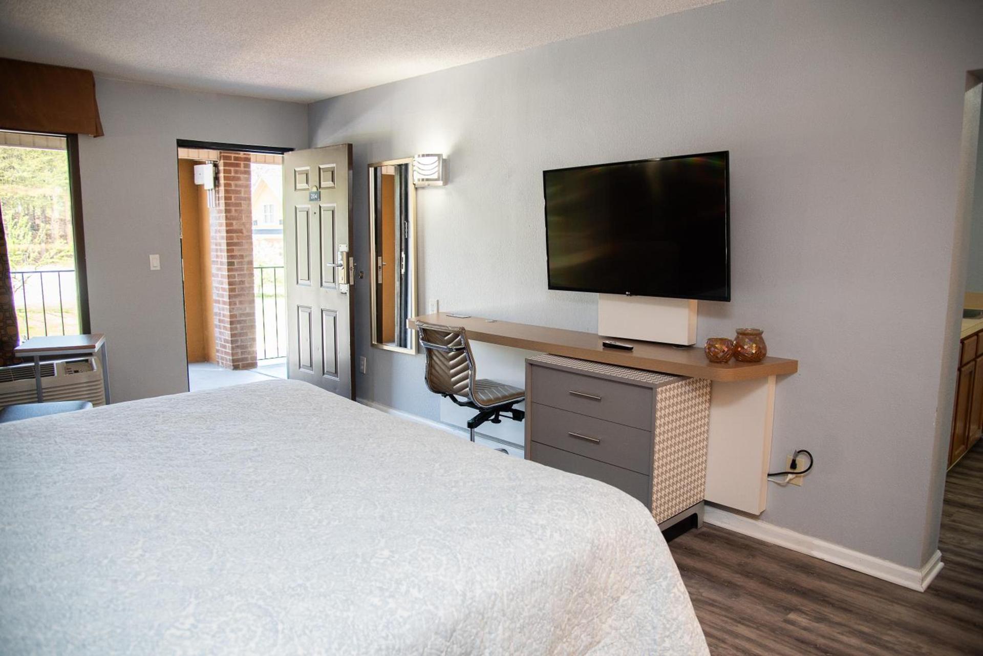 Columbus Inn and Suites photo 35
