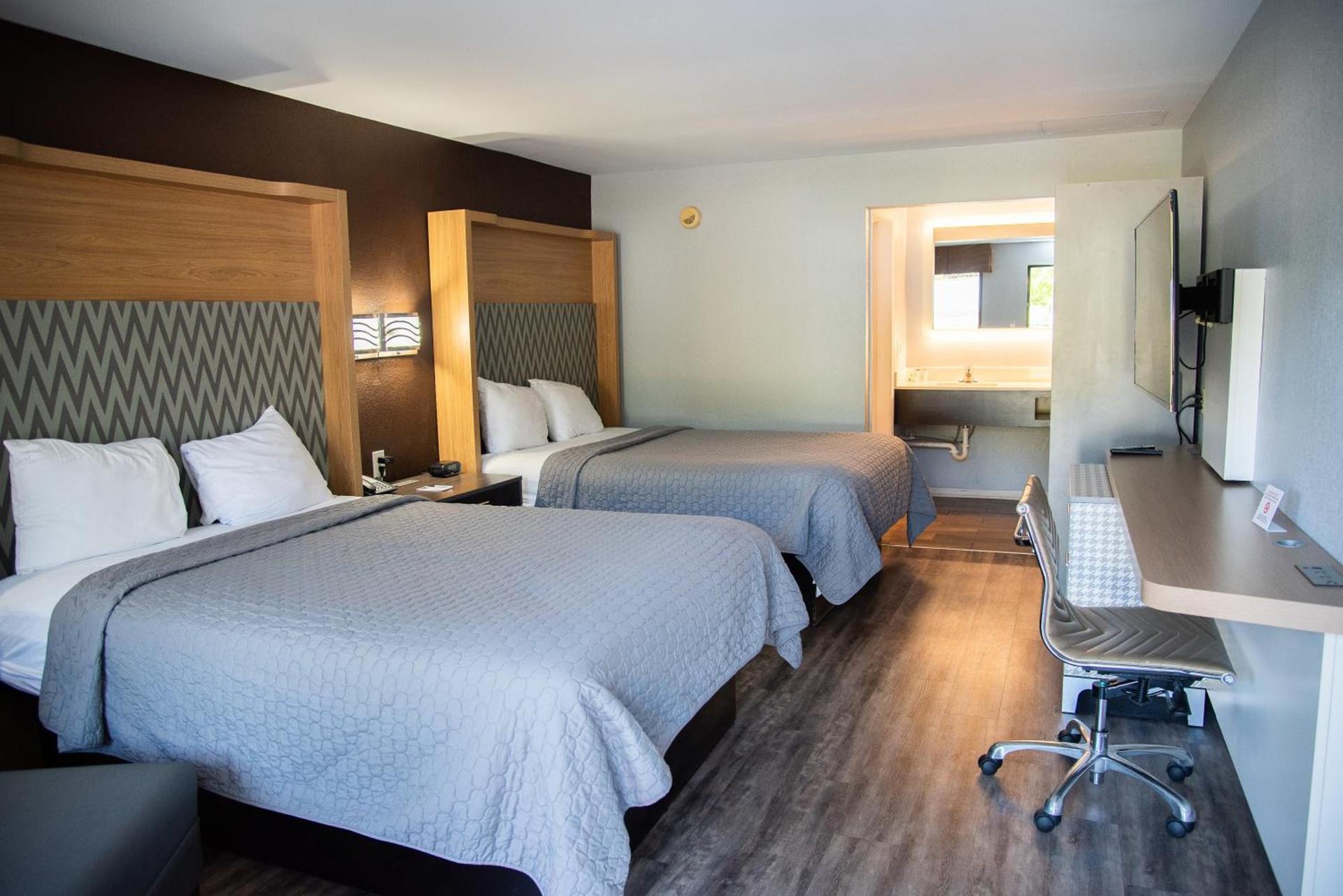 Columbus Inn and Suites photo 36
