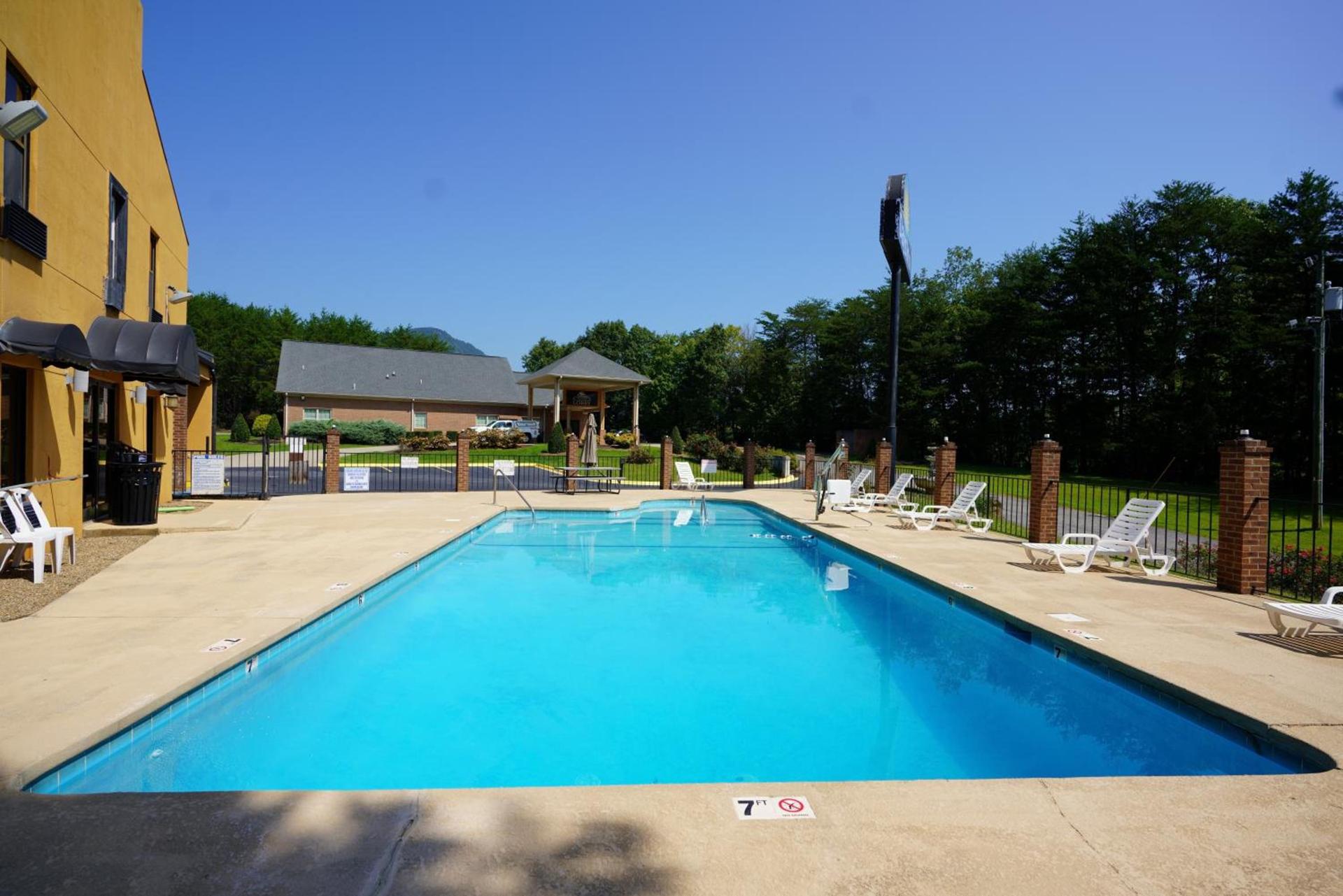 Columbus Inn and Suites photo 26