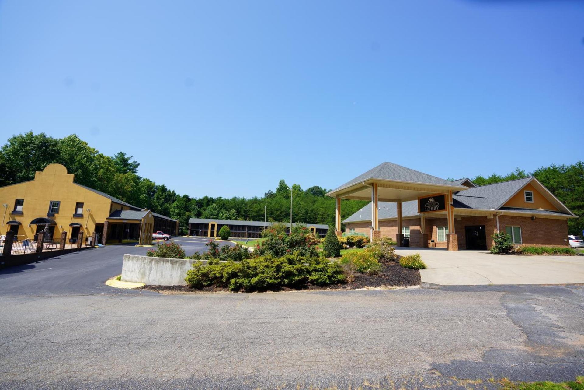 Columbus Inn and Suites photo 4