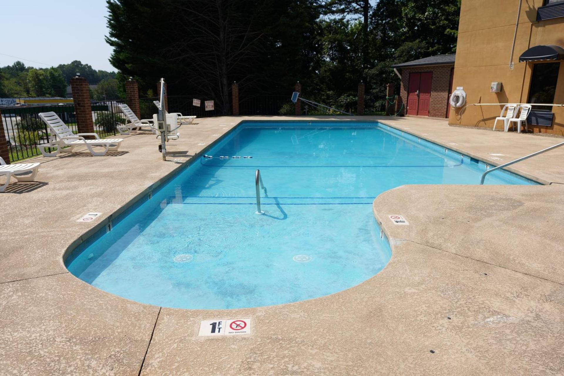 Columbus Inn and Suites photo 25