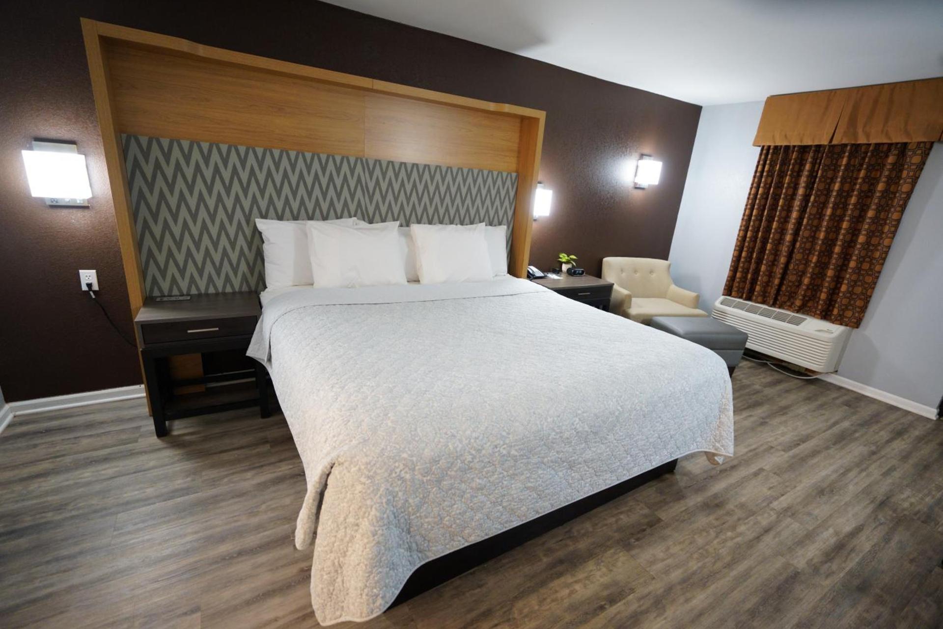 Columbus Inn and Suites photo 41