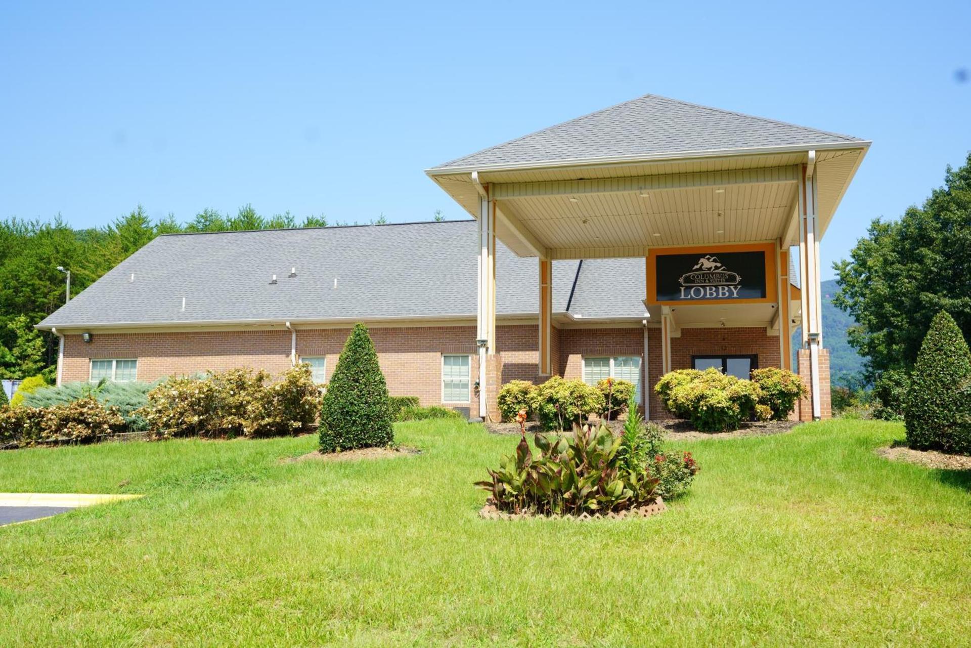 Columbus Inn and Suites photo 2