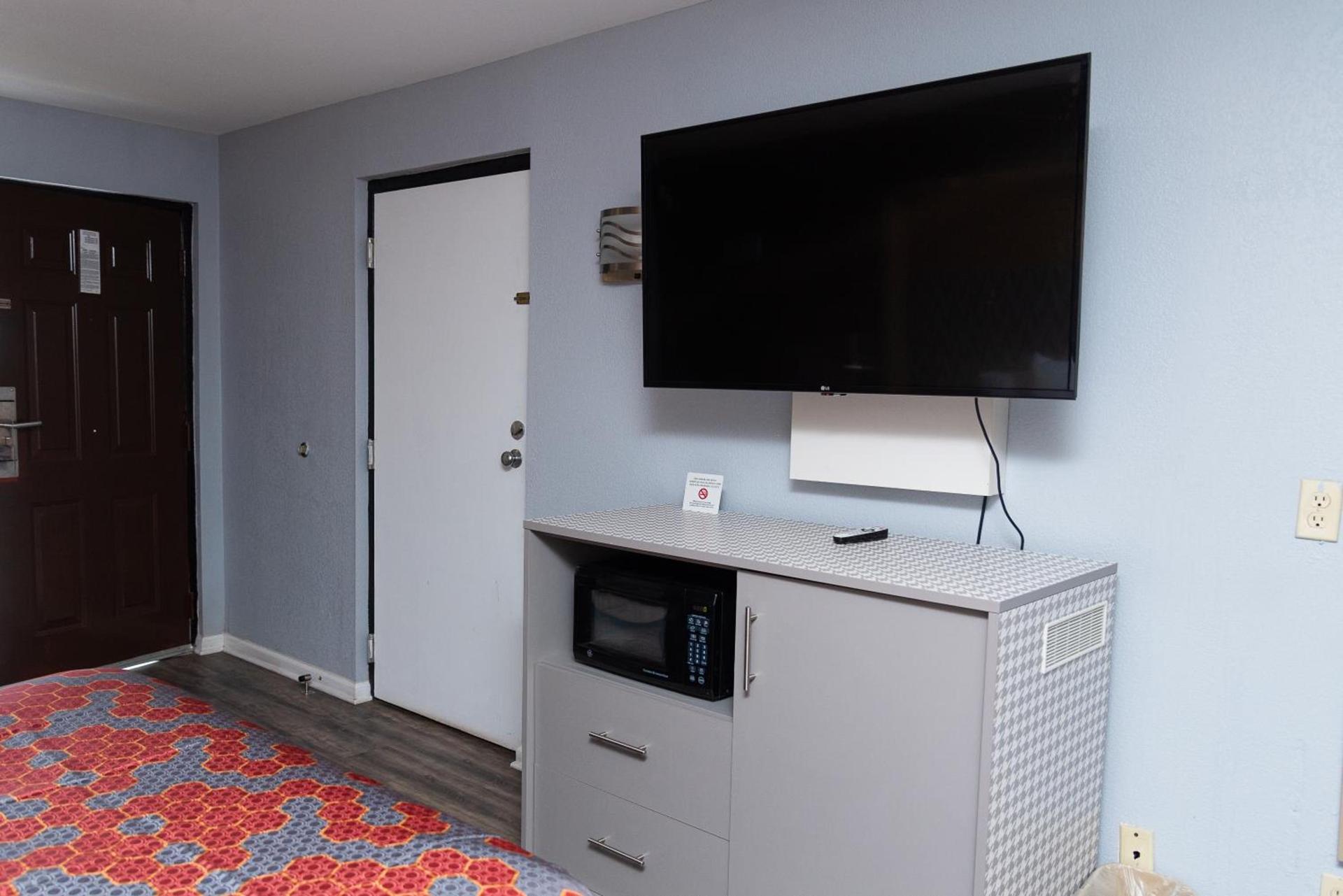 Columbus Inn and Suites photo 30