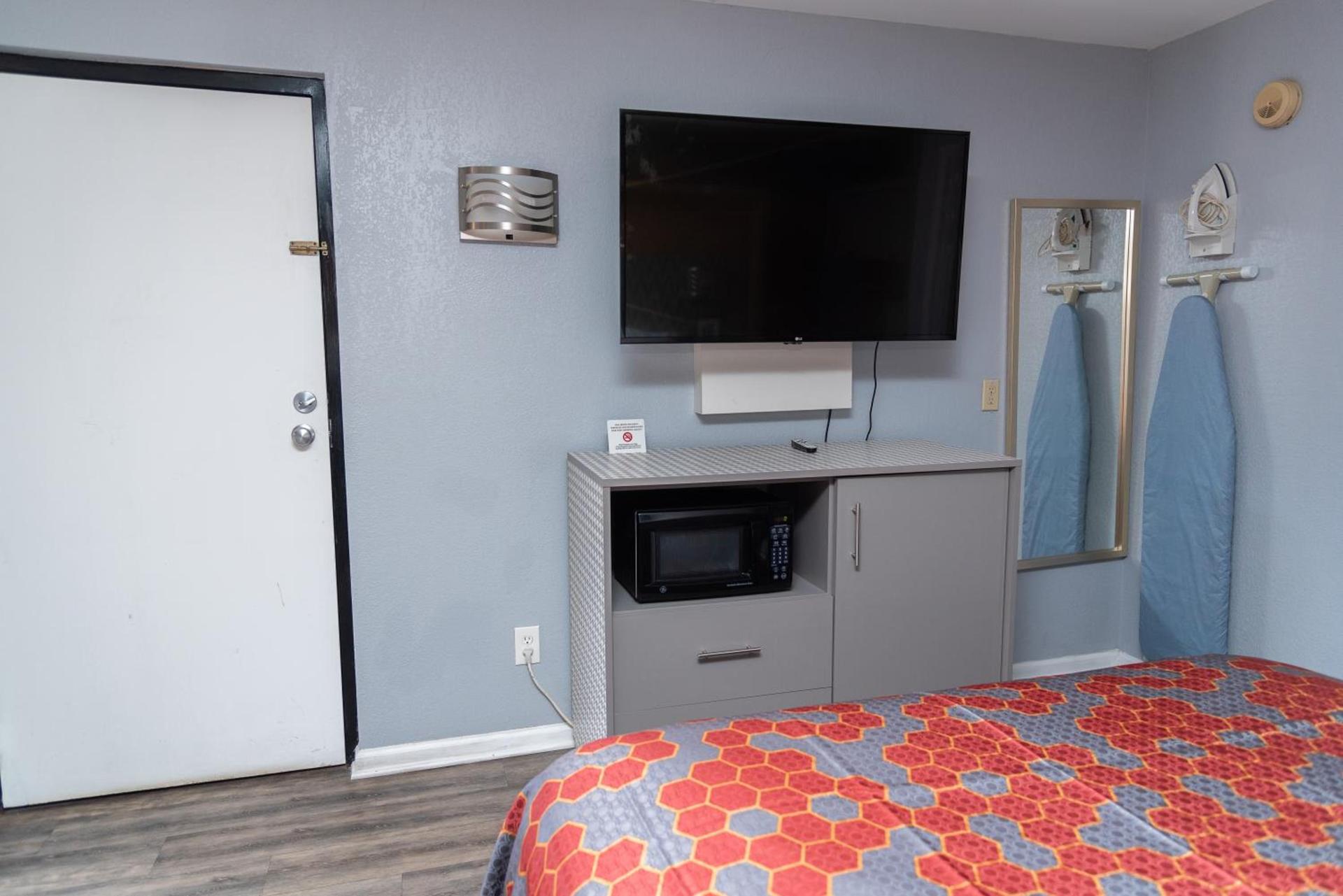 Columbus Inn and Suites photo 31