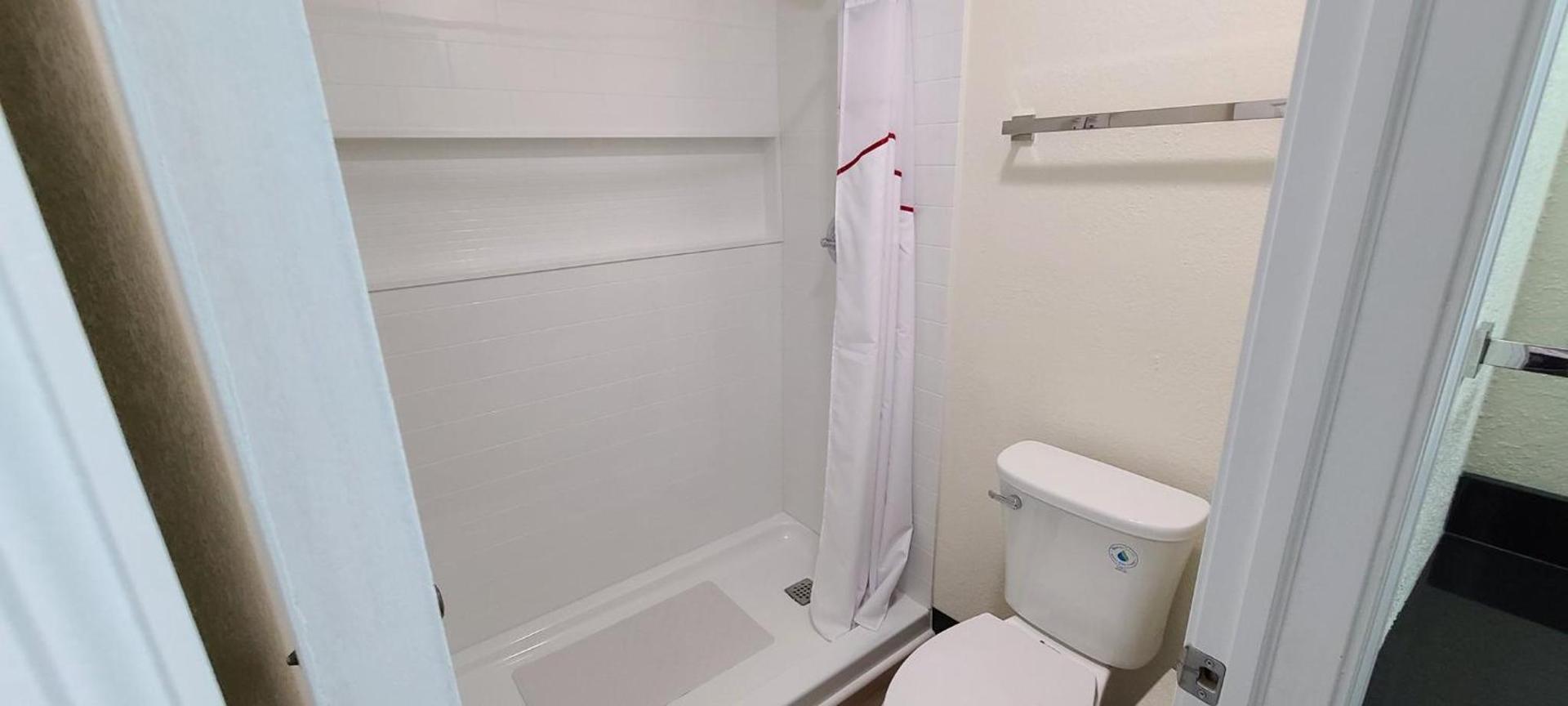 Red Roof Inn Byron photo 42