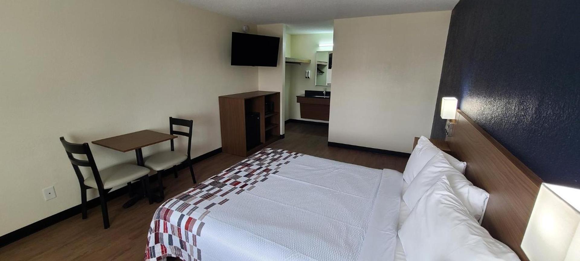 Red Roof Inn Byron photo 41