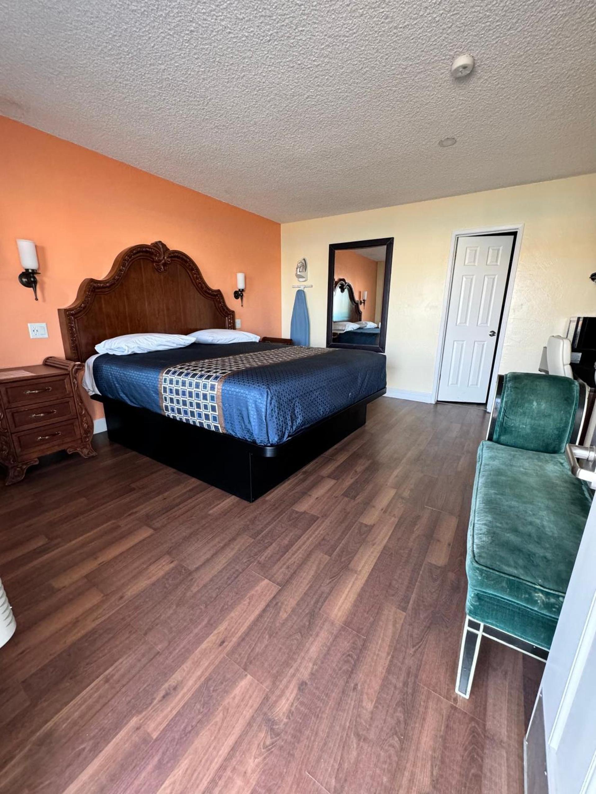 Walden Motel photo 3