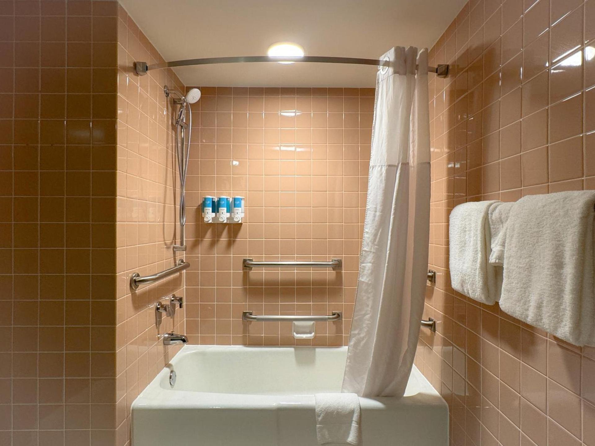 Heritage Inn & Suites St Louis Fenton, Trademark by Wyndham photo 7