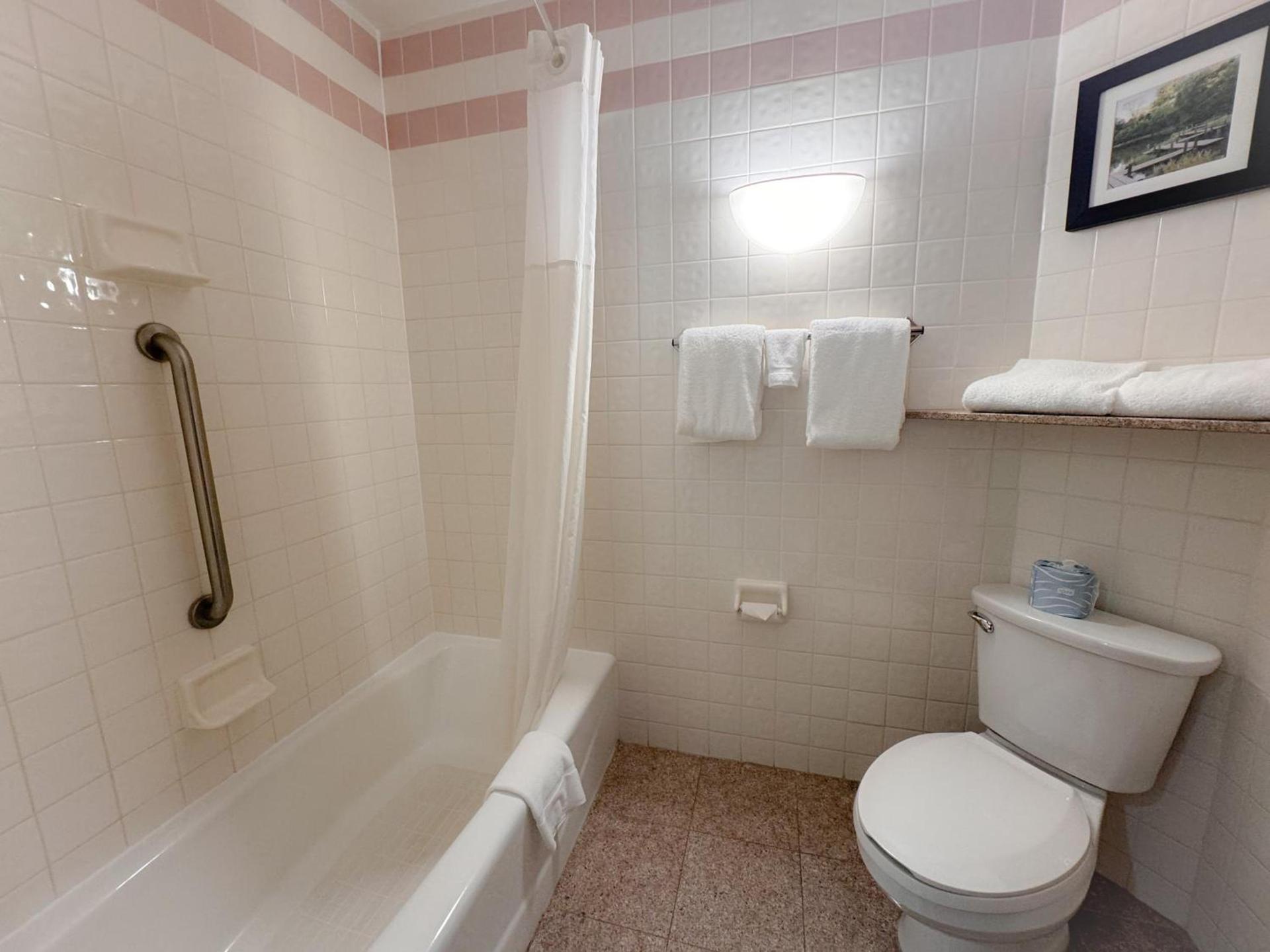 Heritage Inn & Suites St Louis Fenton, Trademark by Wyndham photo 9