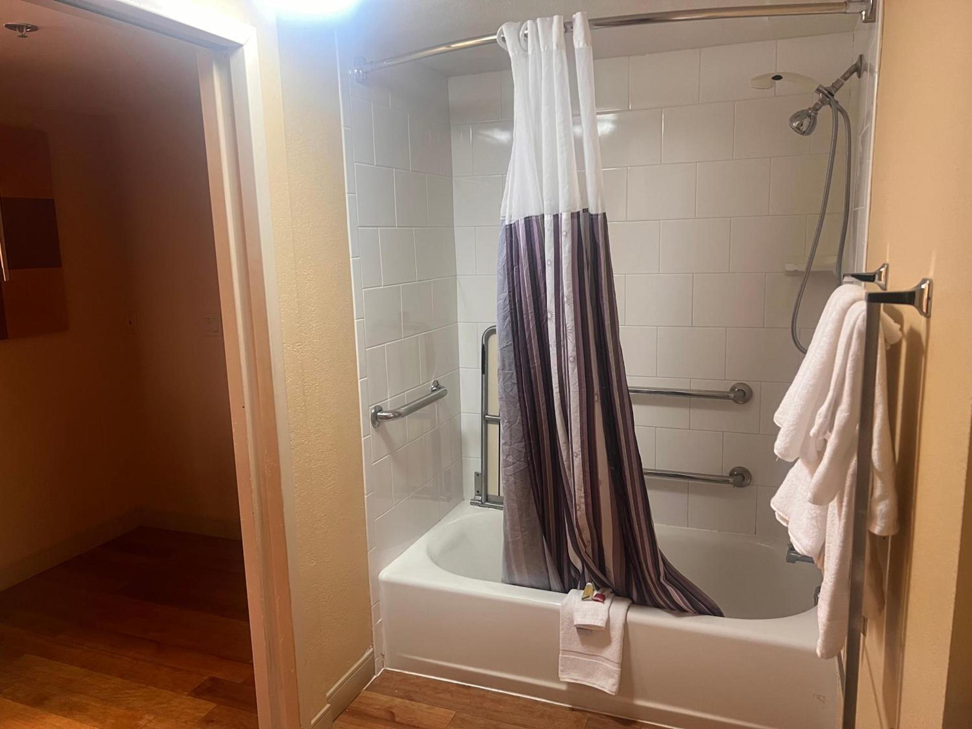 La Quinta by Wyndham West Palm Beach Airport photo 38