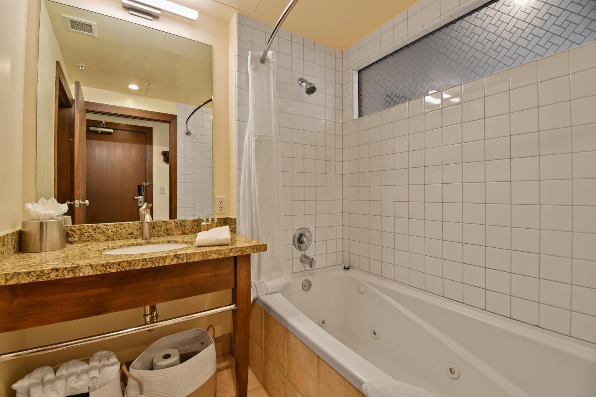 Luxurious Hotel Room at Ski-in Ski-out resort photo 38