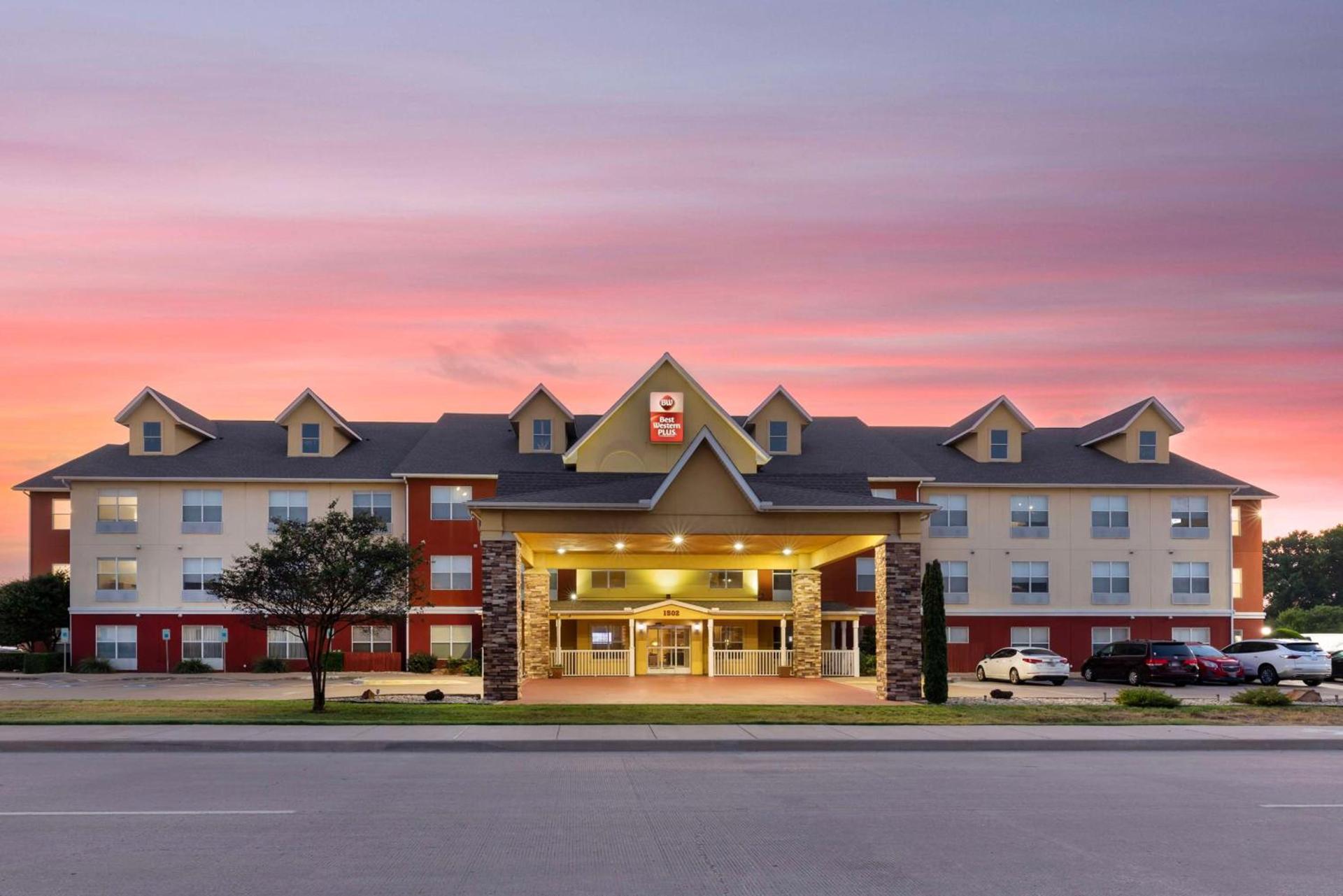 Best Western Plus Waco North photo 1