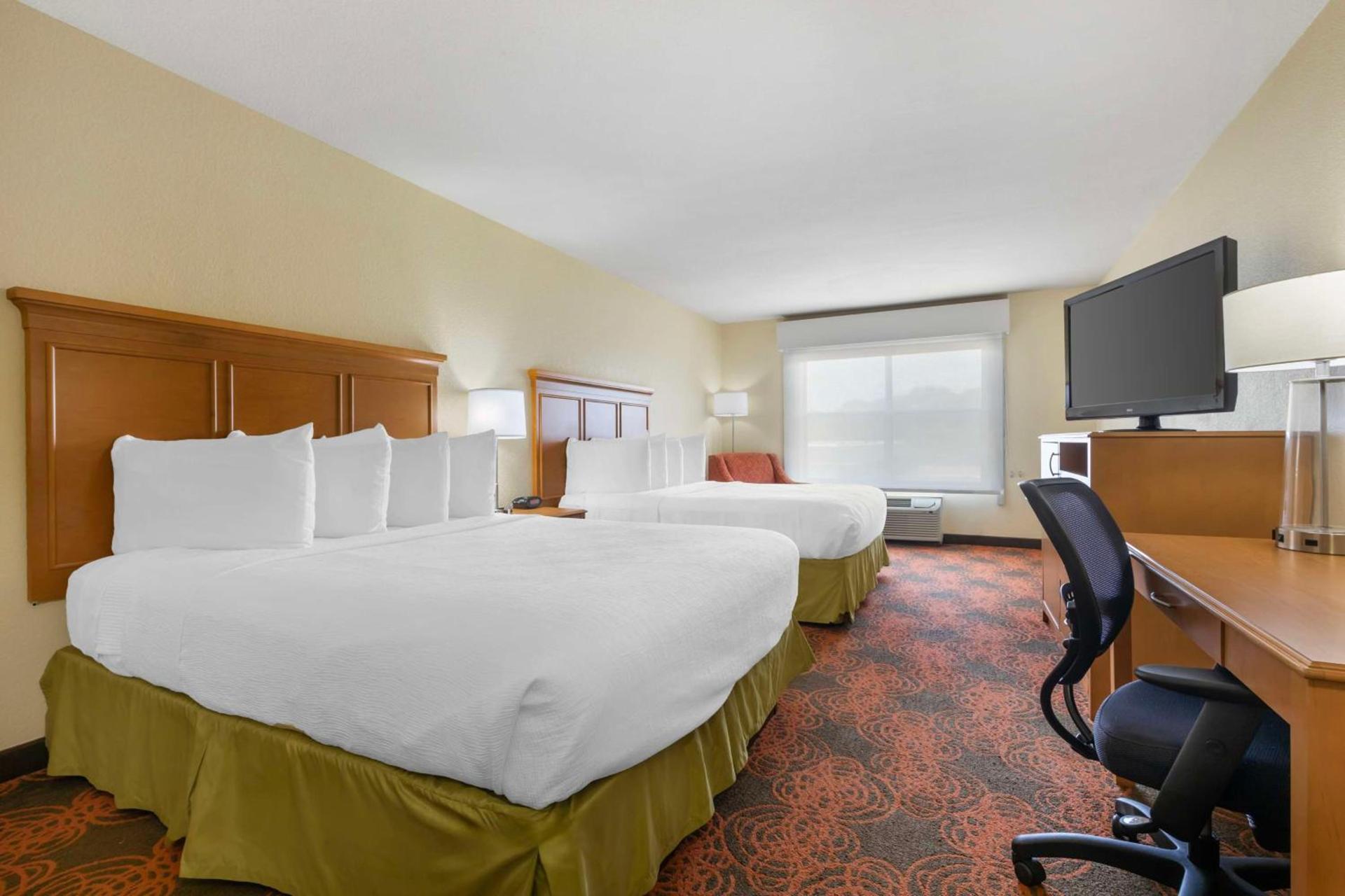 Best Western Plus Waco North photo 4