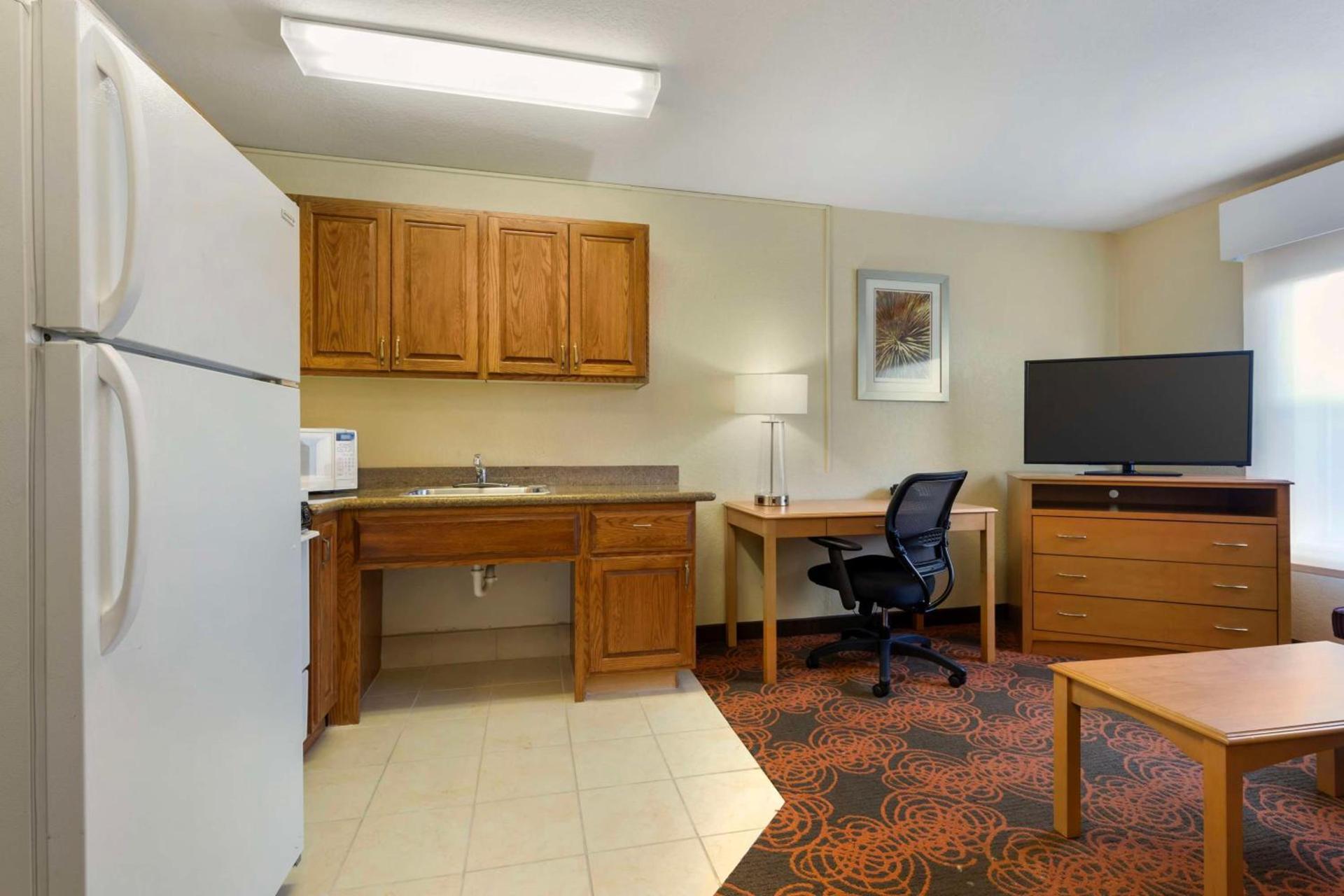 Best Western Plus Waco North photo 7