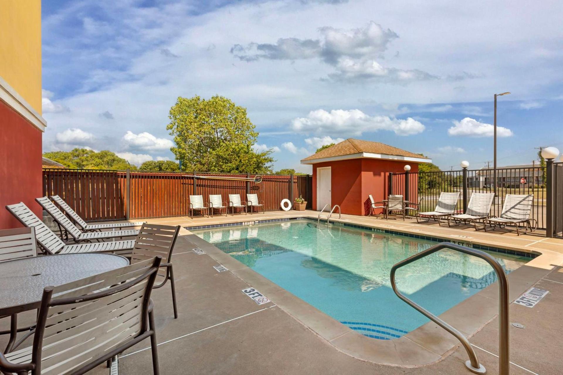 Best Western Plus Waco North photo 8