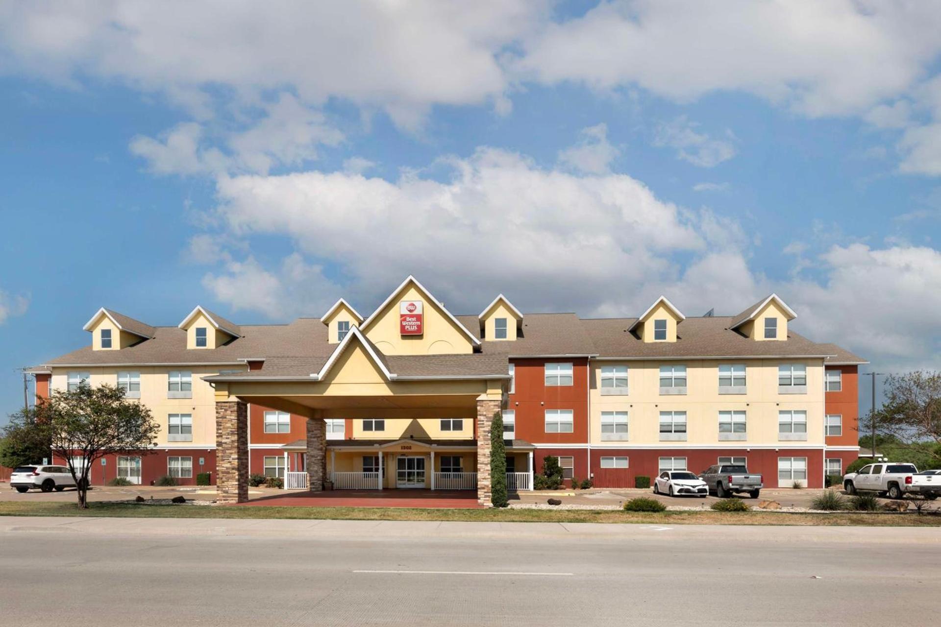 Best Western Plus Waco North photo 11