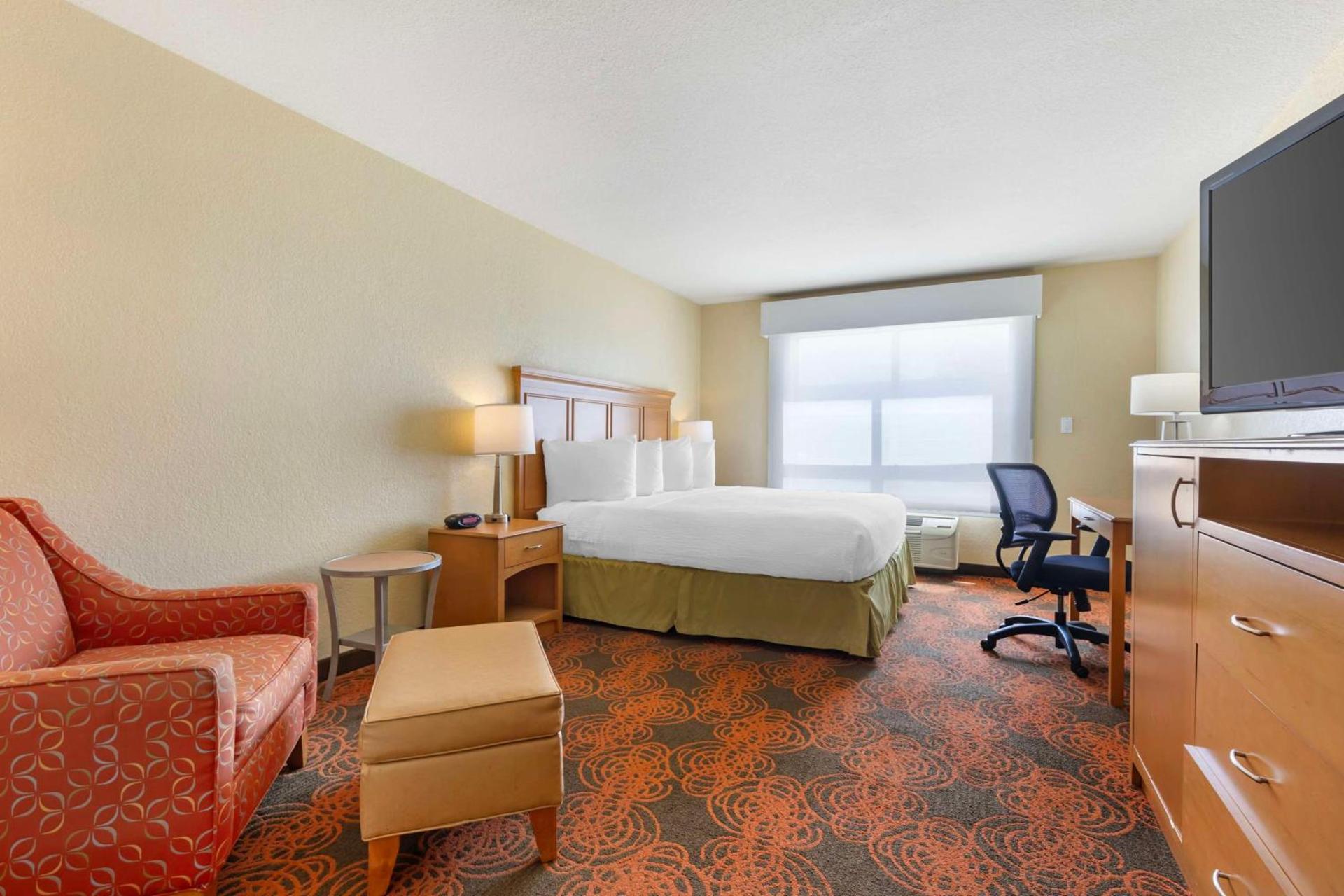 Best Western Plus Waco North photo 10