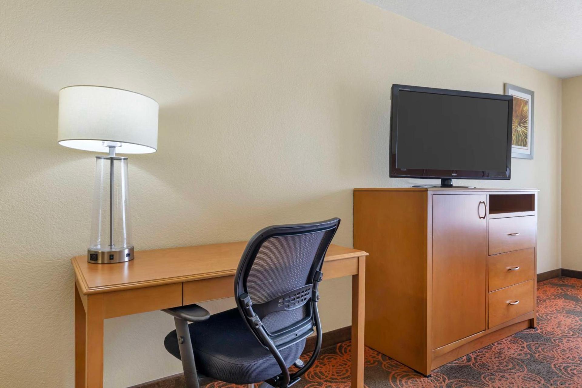 Best Western Plus Waco North photo 15