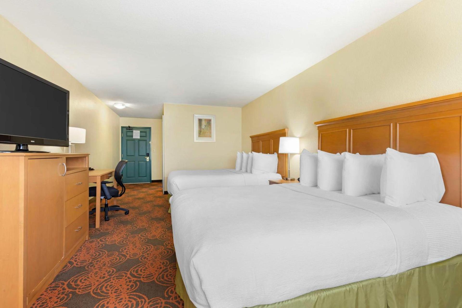 Best Western Plus Waco North photo 17