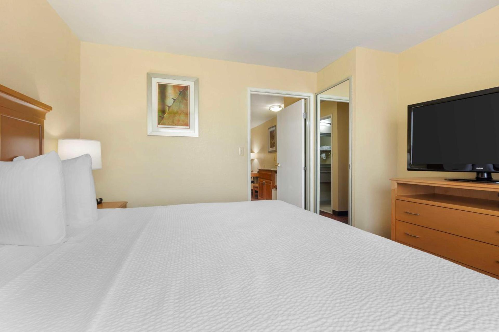 Best Western Plus Waco North photo 19