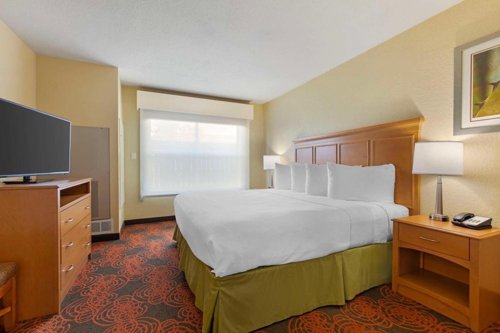 Best Western Plus Waco North photo 22