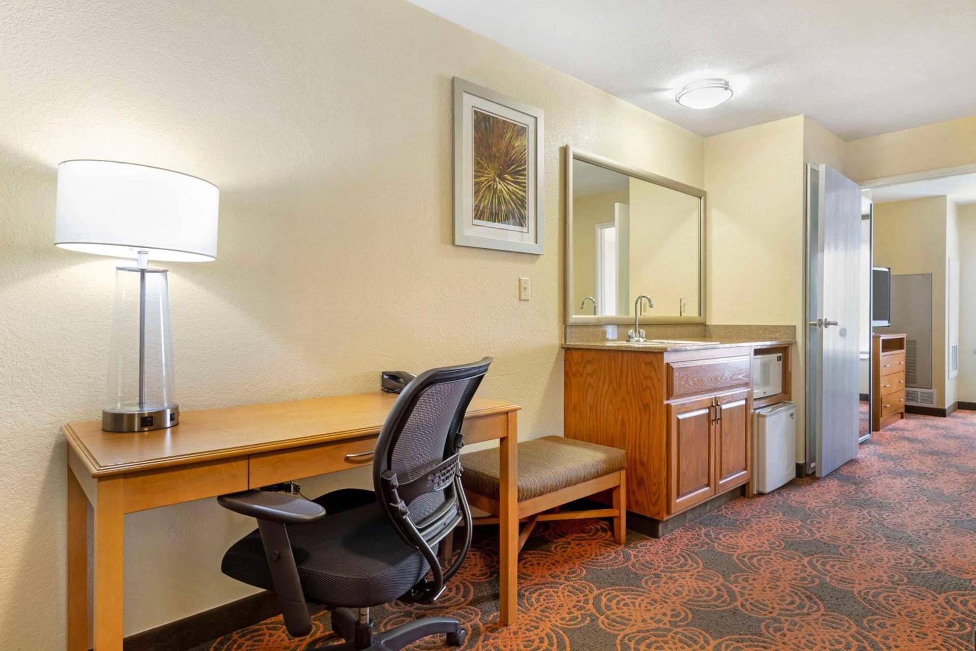 Best Western Plus Waco North photo 21