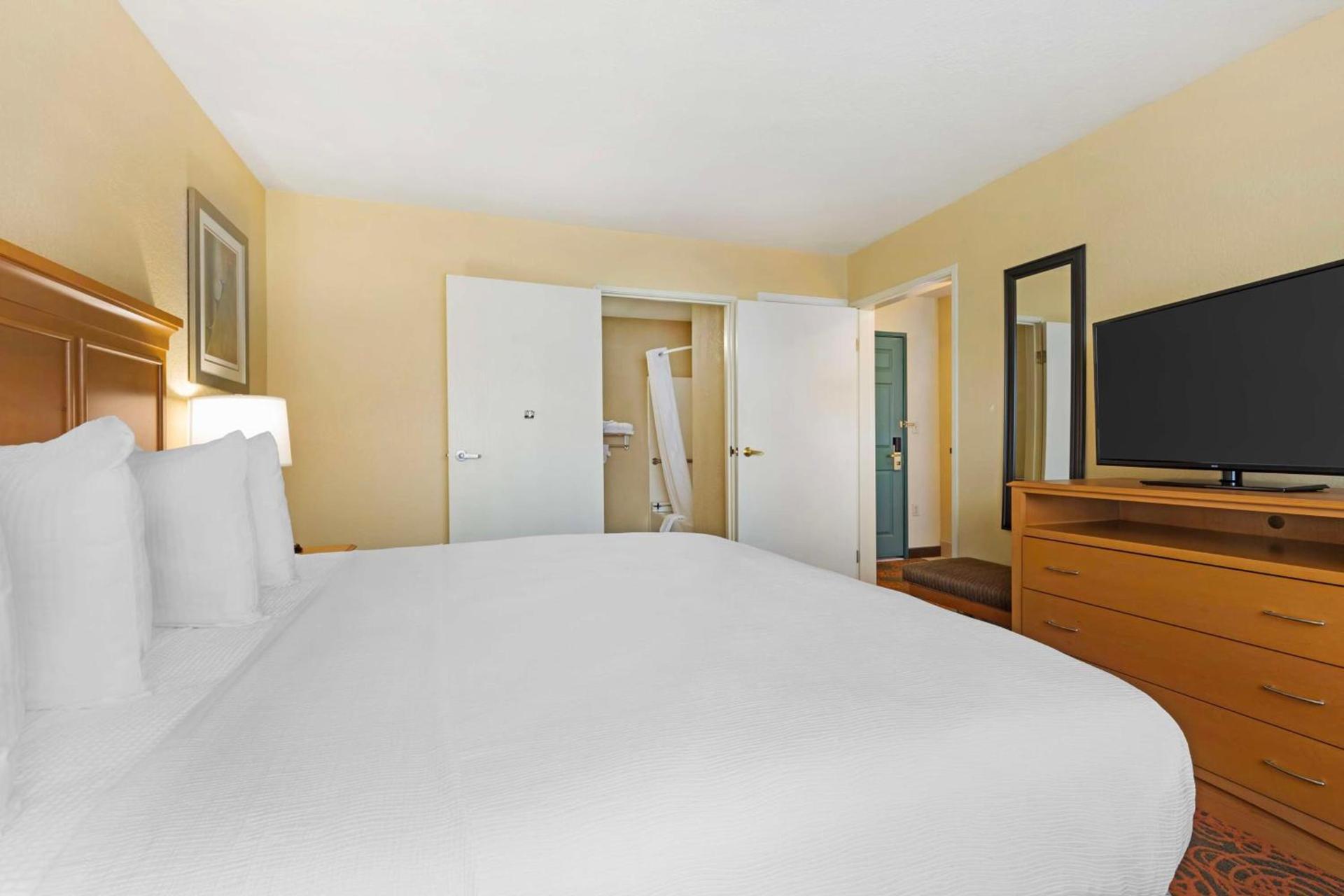Best Western Plus Waco North photo 23