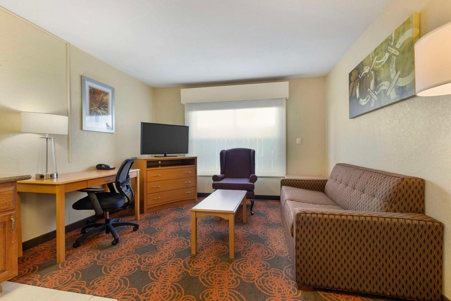 Best Western Plus Waco North photo 24
