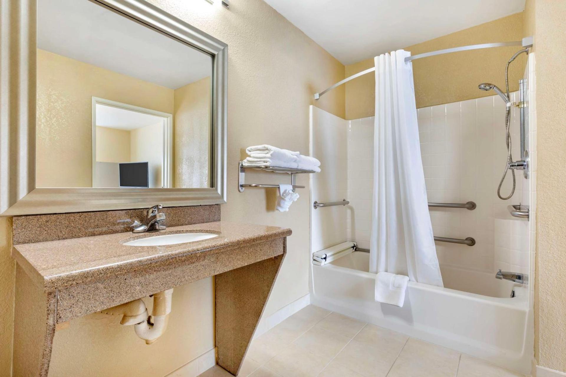 Best Western Plus Waco North photo 32