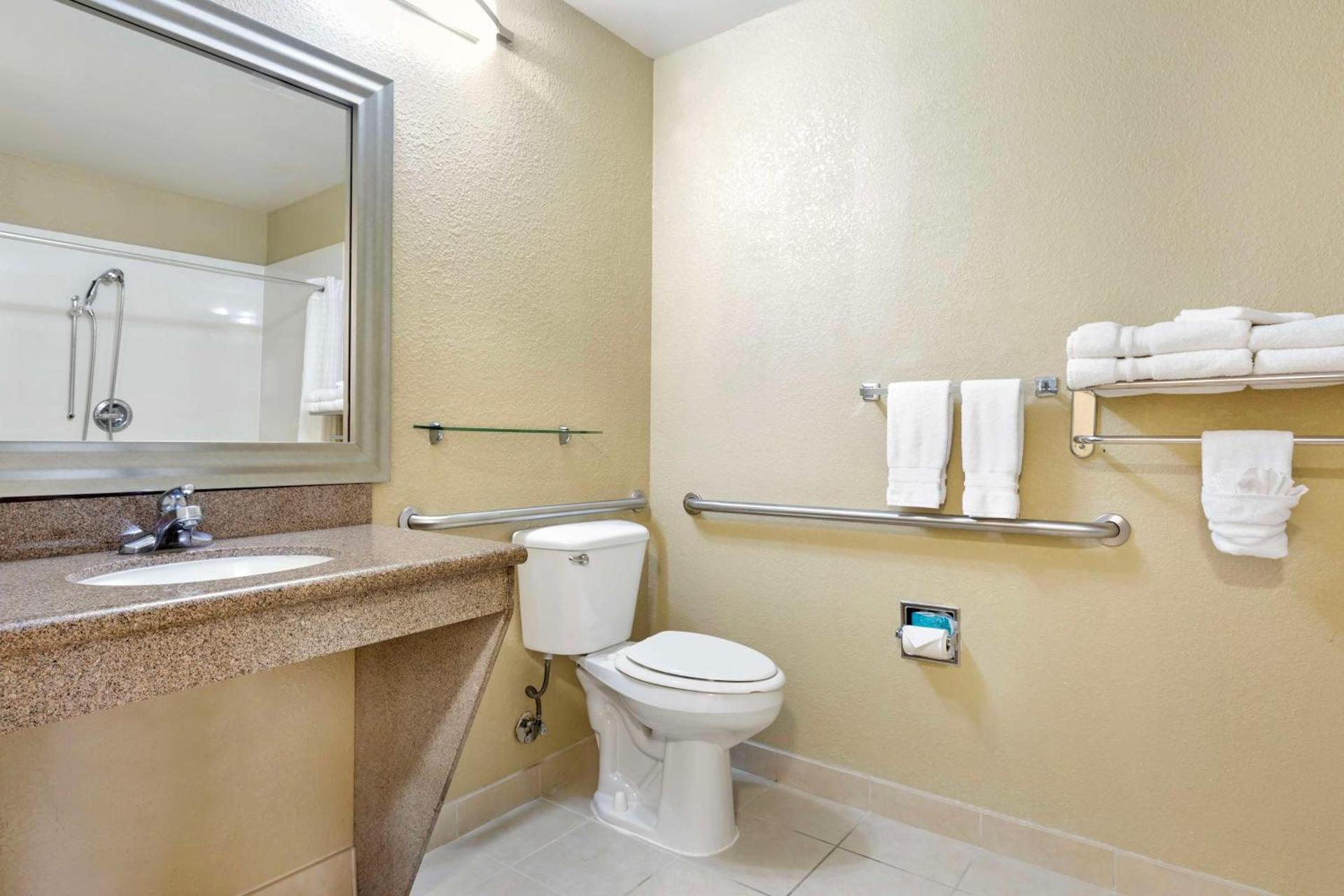 Best Western Plus Waco North photo 33
