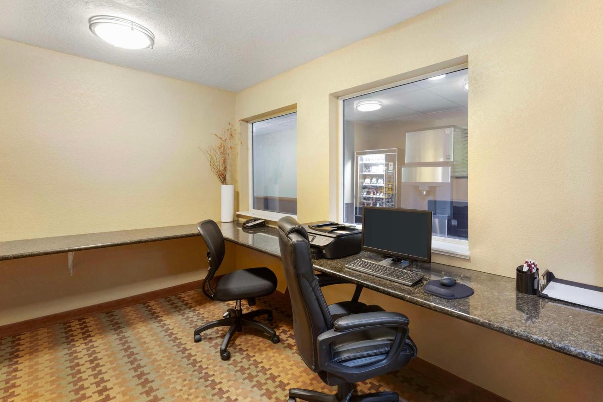 Best Western Plus Waco North photo 37