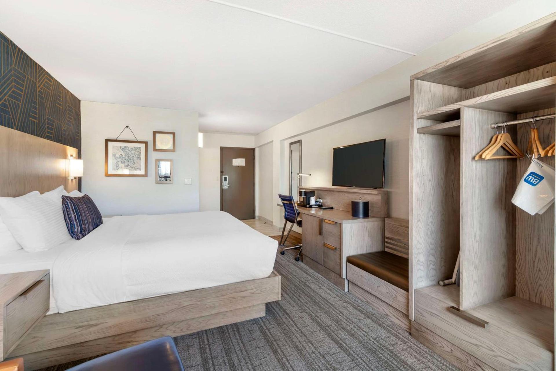 Best Western Plus Landmark Inn photo 16
