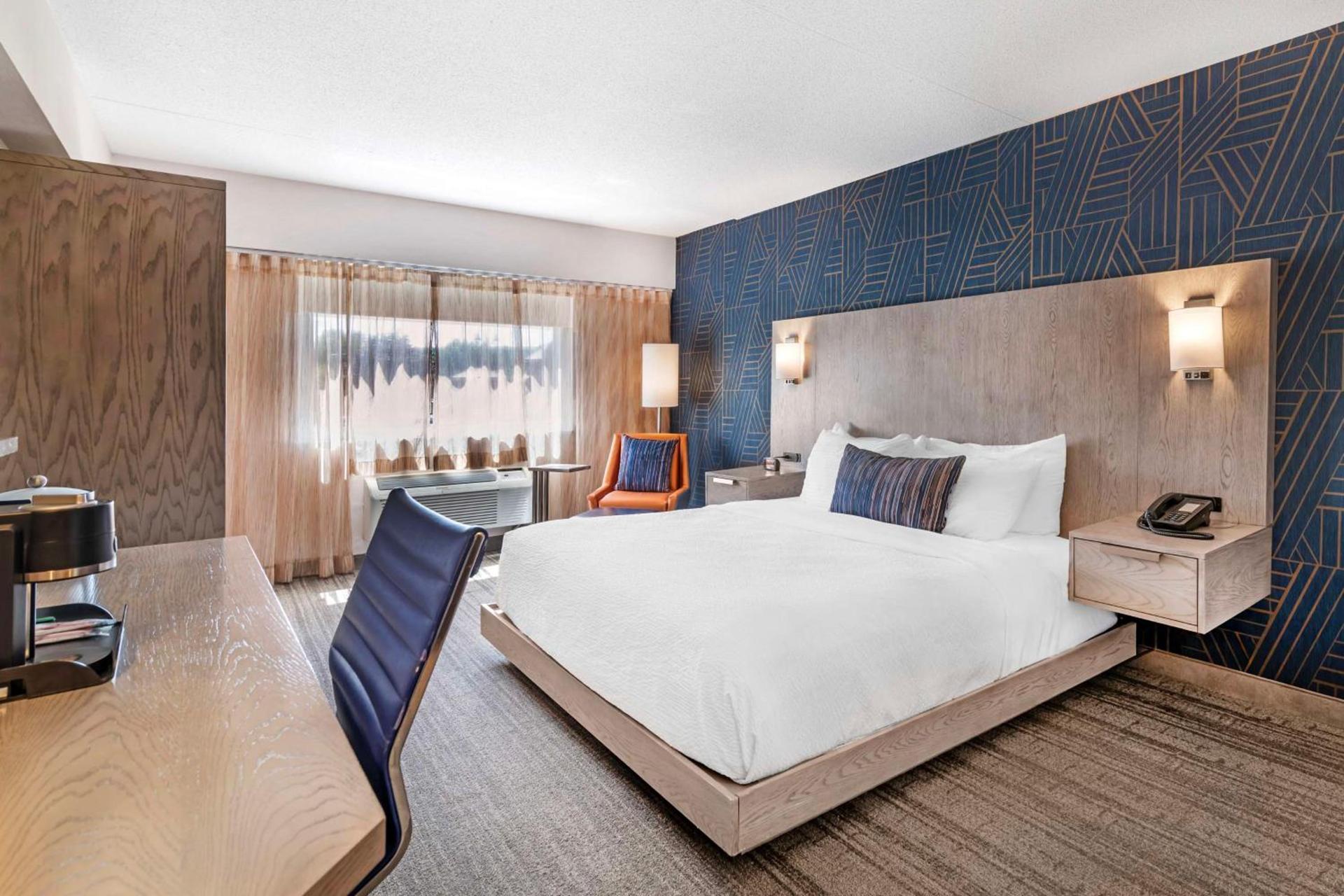Best Western Plus Landmark Inn photo 17