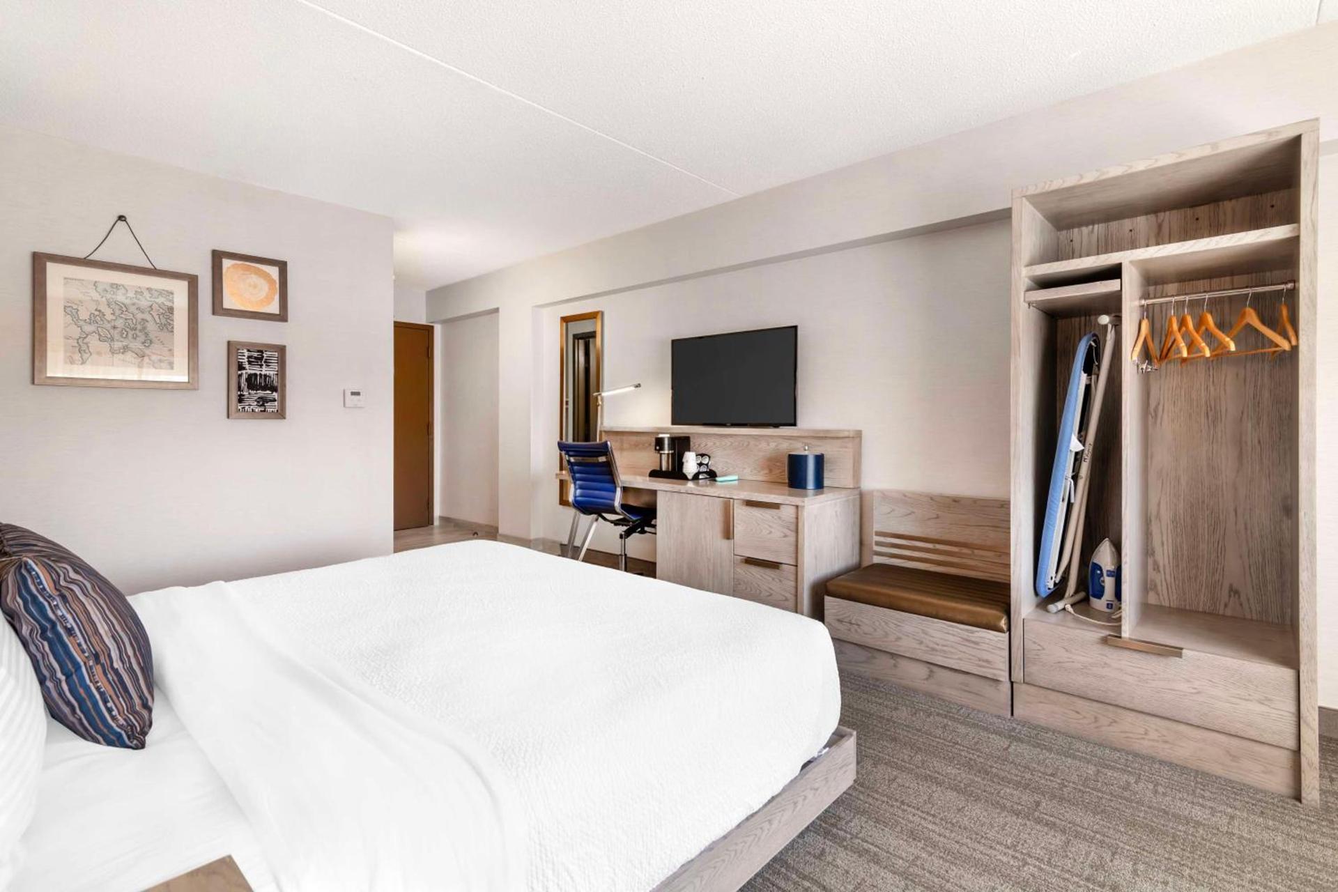 Best Western Plus Landmark Inn photo 20