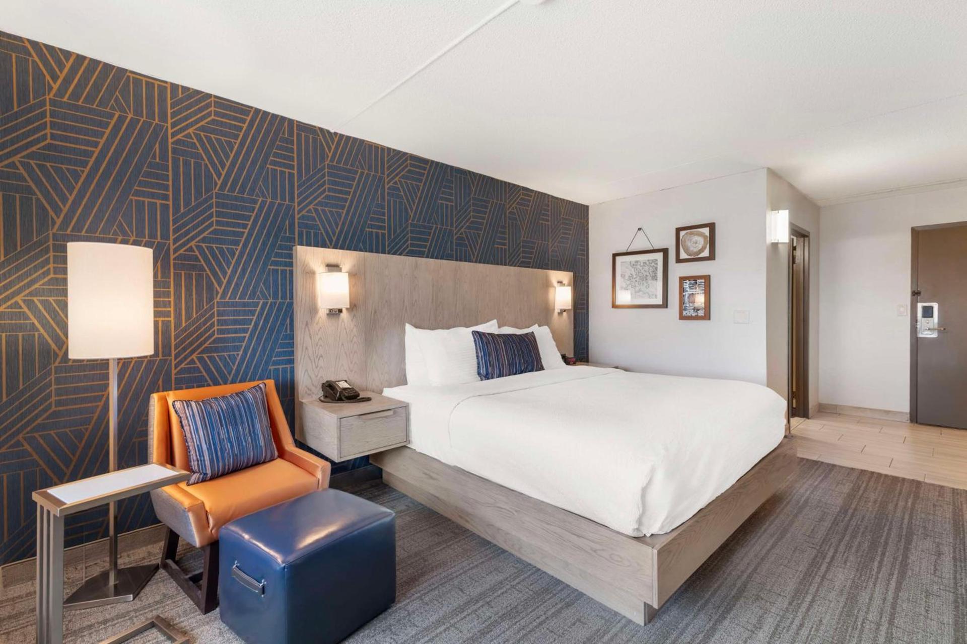 Best Western Plus Landmark Inn photo 21